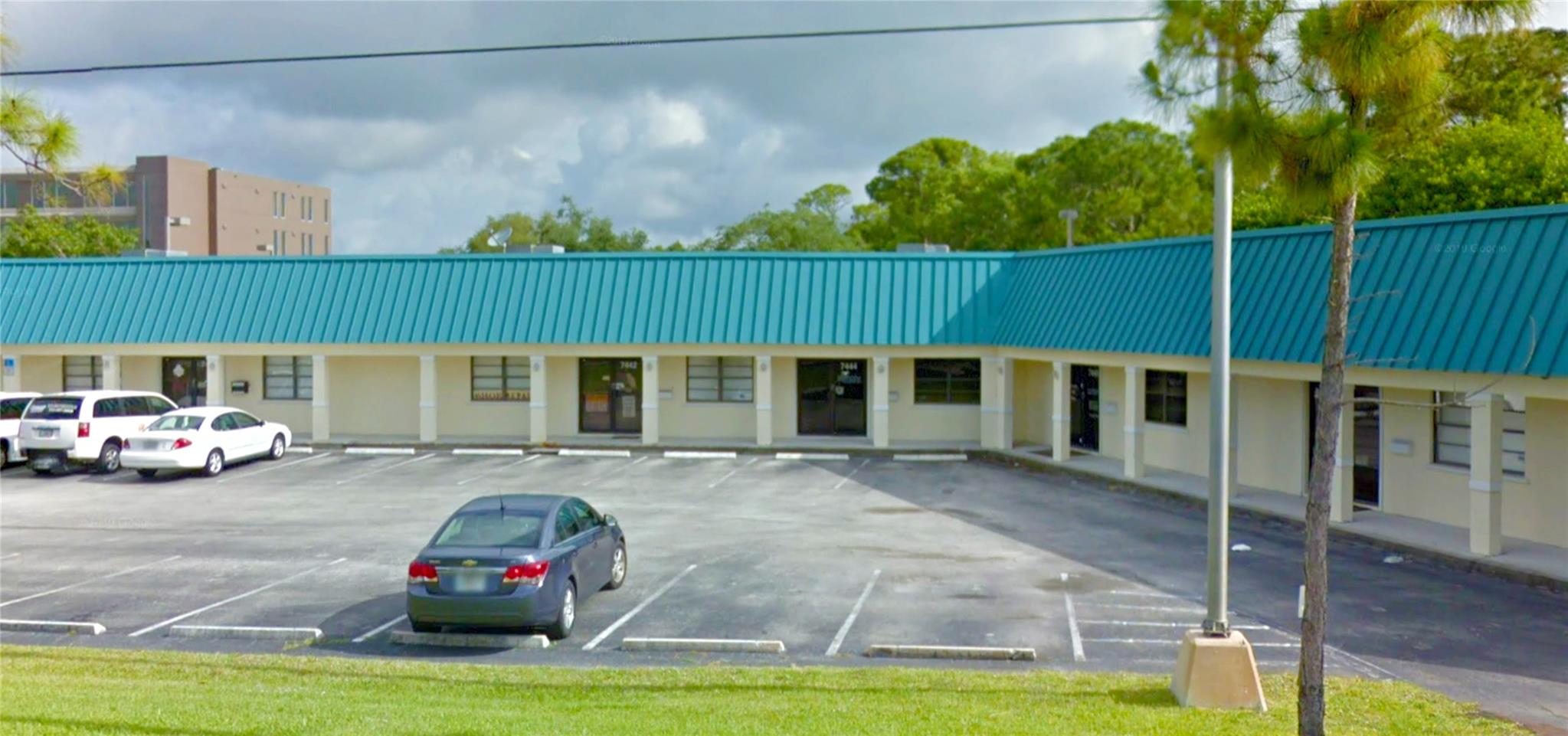 The Marlin Professional Center currently has two units for lease with immediate occupancy. Surrounding area includes many anchor businesses such as Subway, Publix, PNC Bank, and more.
Unit 7442 is 1152 +/- SQFT and has been completely renovated as of 2023. It’s an open-plan area space with one restroom.
