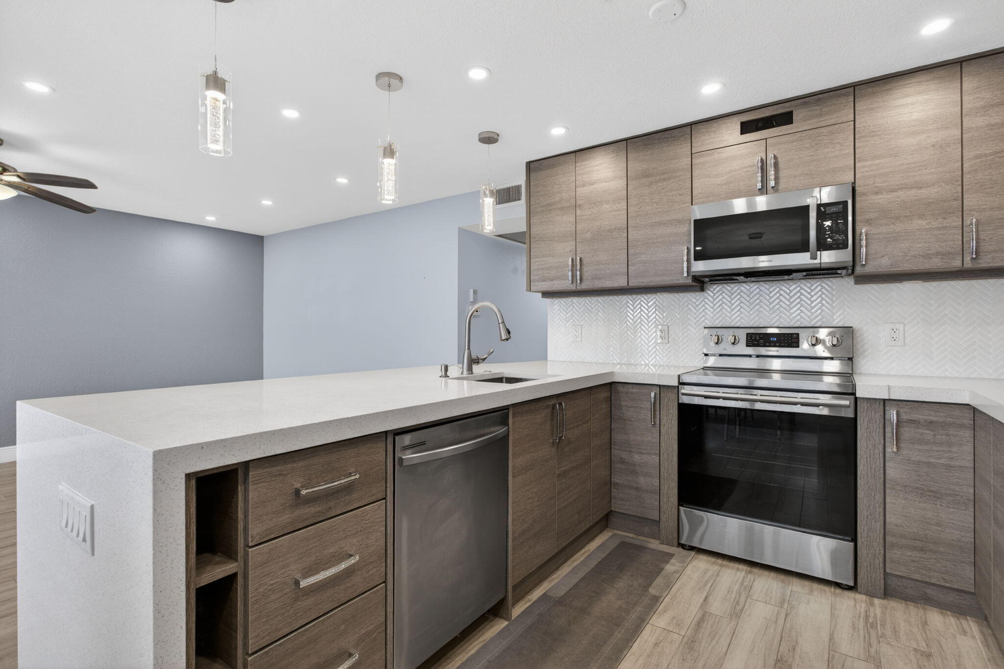 RICHMOND F CONDO - Residential