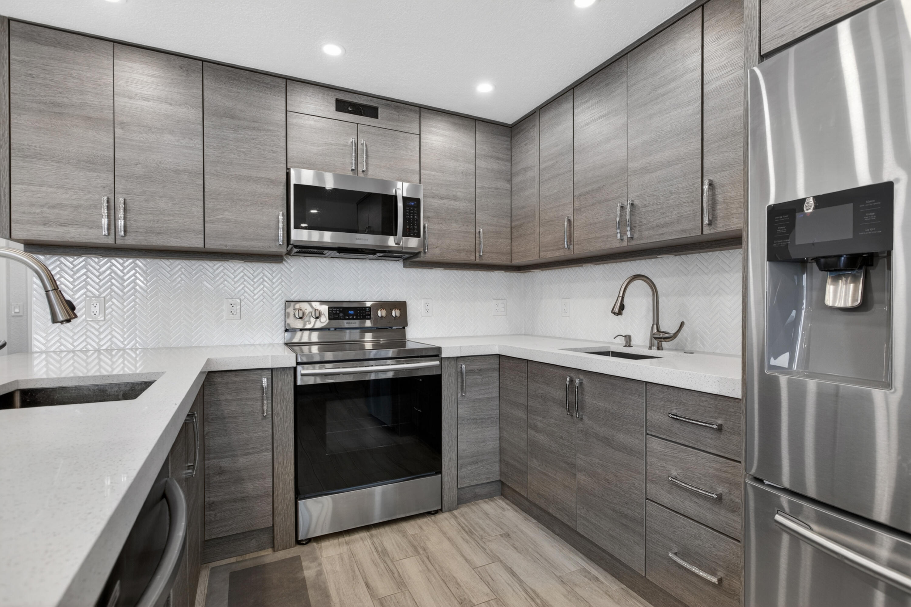 446 Richmond F