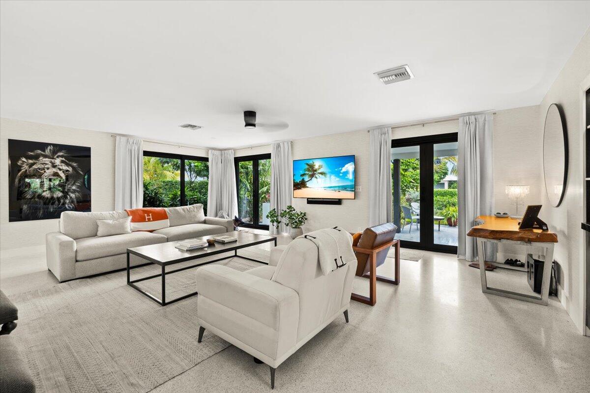 BREAKWATER - Residential