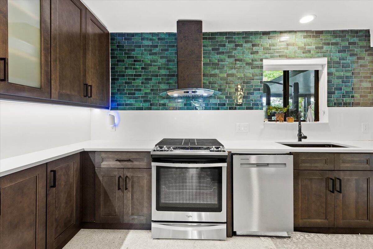 BREAKWATER - Residential
