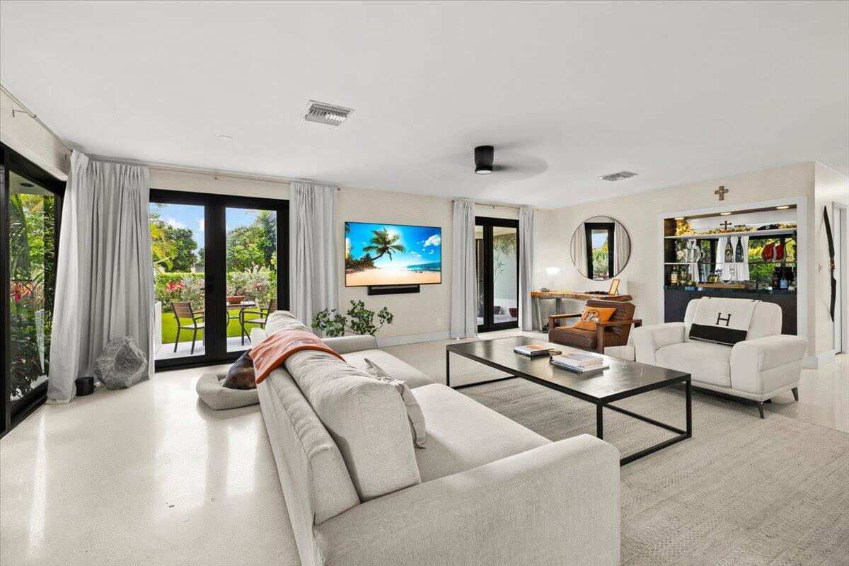 BREAKWATER - Residential