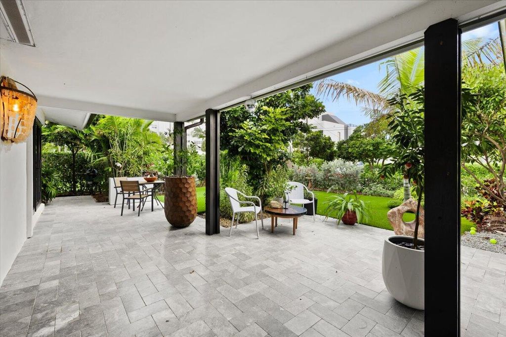 Photo of 2611 SE 21 Street, Fort Lauderdale, FL 33316 (MLS # B26026488)