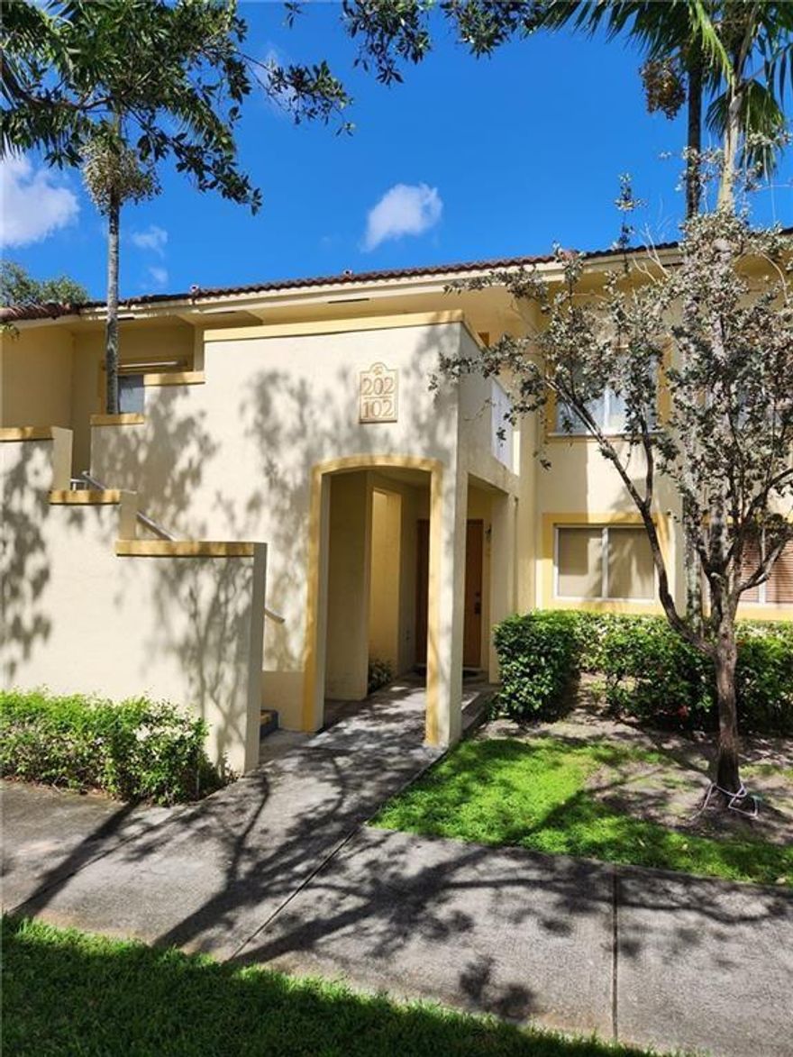 GREAT 2 BEDROOM 2 BATH CONDO IN THE DESIRABLE JASMINE LAKES II. TILE FLOORS THROUGHOUT. SPACIOUS ROOMS, FULLY EQUIPPED KITCHEN WITH WASHER/DRYER. CLOSE TO NOVA SOUTHEASTERN UNIVERSITY AND BROWARD COLLEGE, CLOSE TO SHOPPING, TRANSPORTATION AND RESTAURANTS. GYM ,POOL AND BASKETBALL COURT IN A VERY QUIET COMMUNITY.