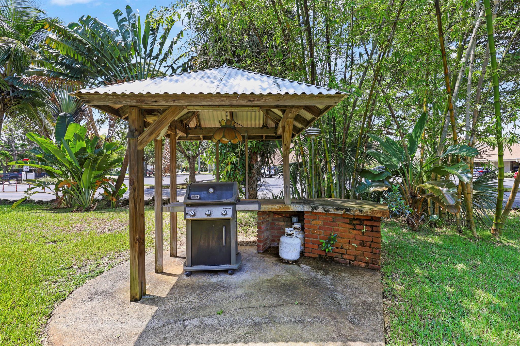 S/D OF 8-46-43 - Residential