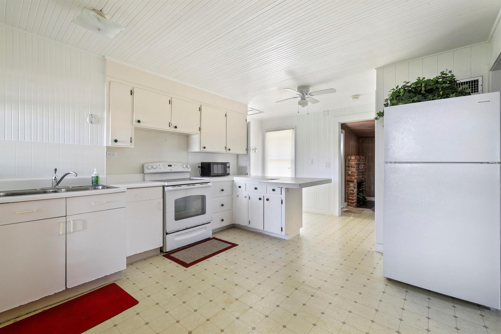 S/D OF 8-46-43 - Residential