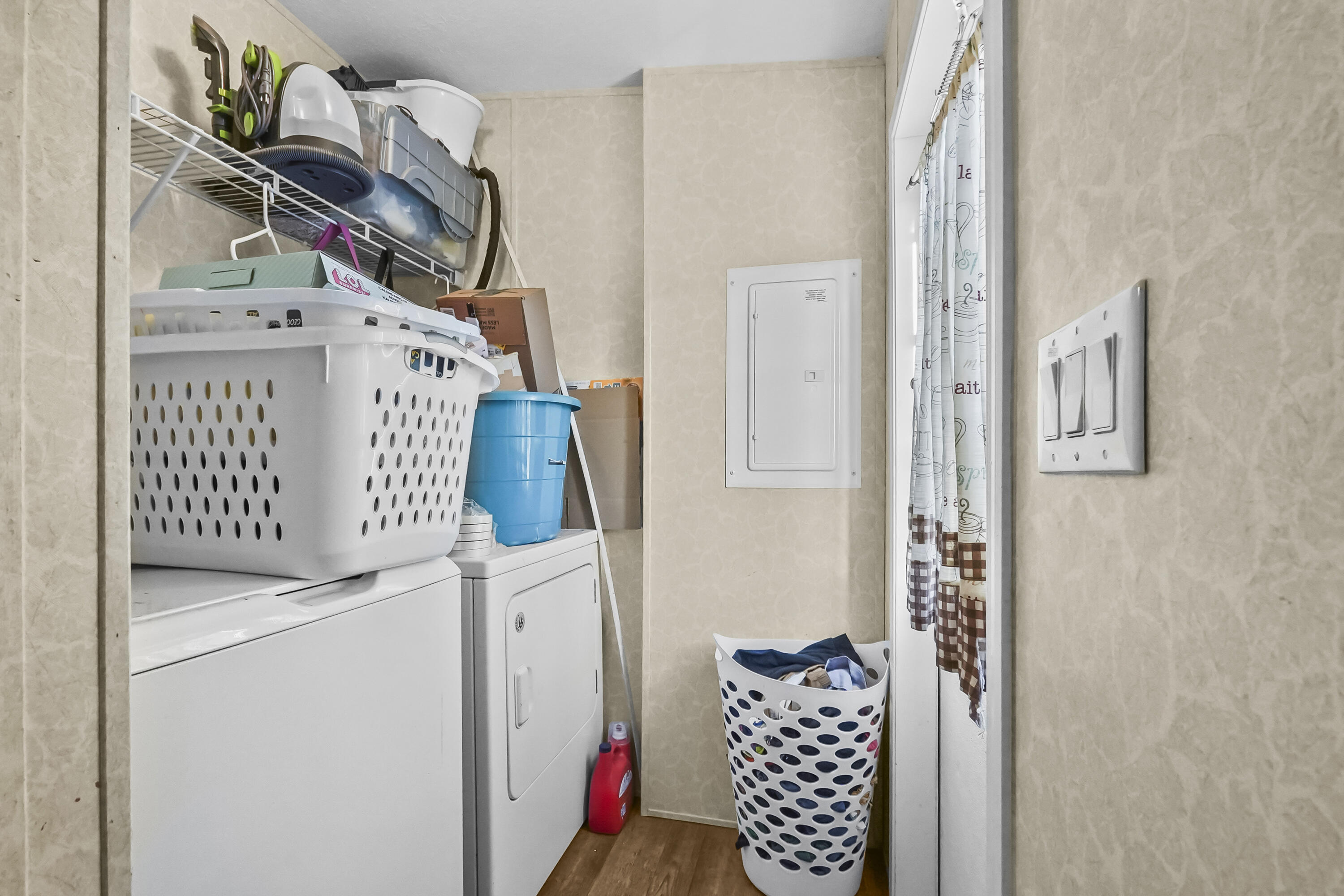 RIDGEWAY MOBILE HOME - Residential
