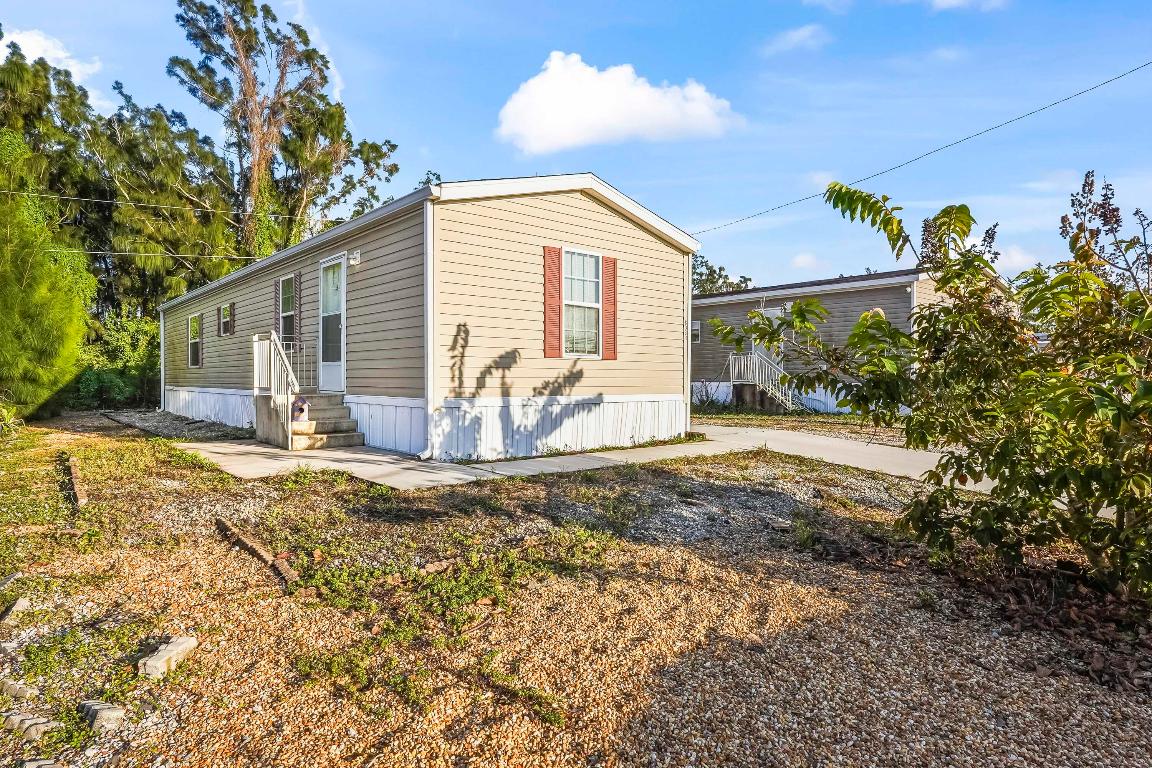 RIDGEWAY MOBILE HOME - Residential