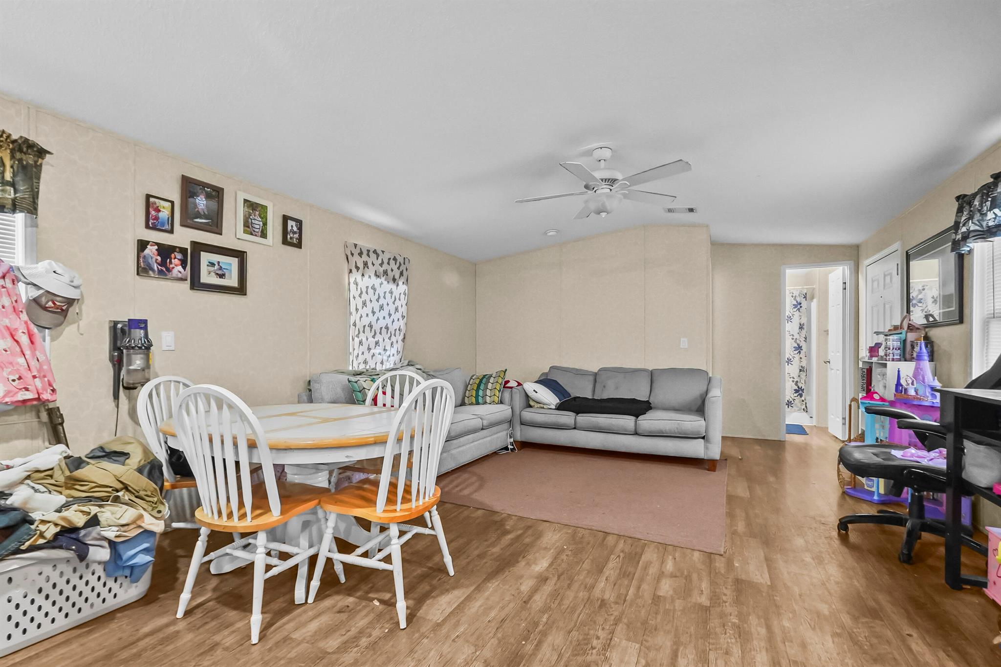 RIDGEWAY MOBILE HOME - Residential