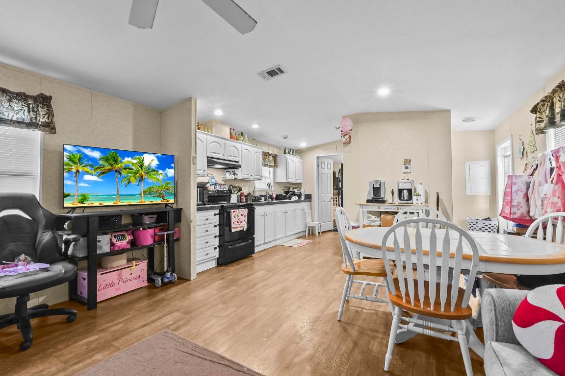 RIDGEWAY MOBILE HOME - Residential