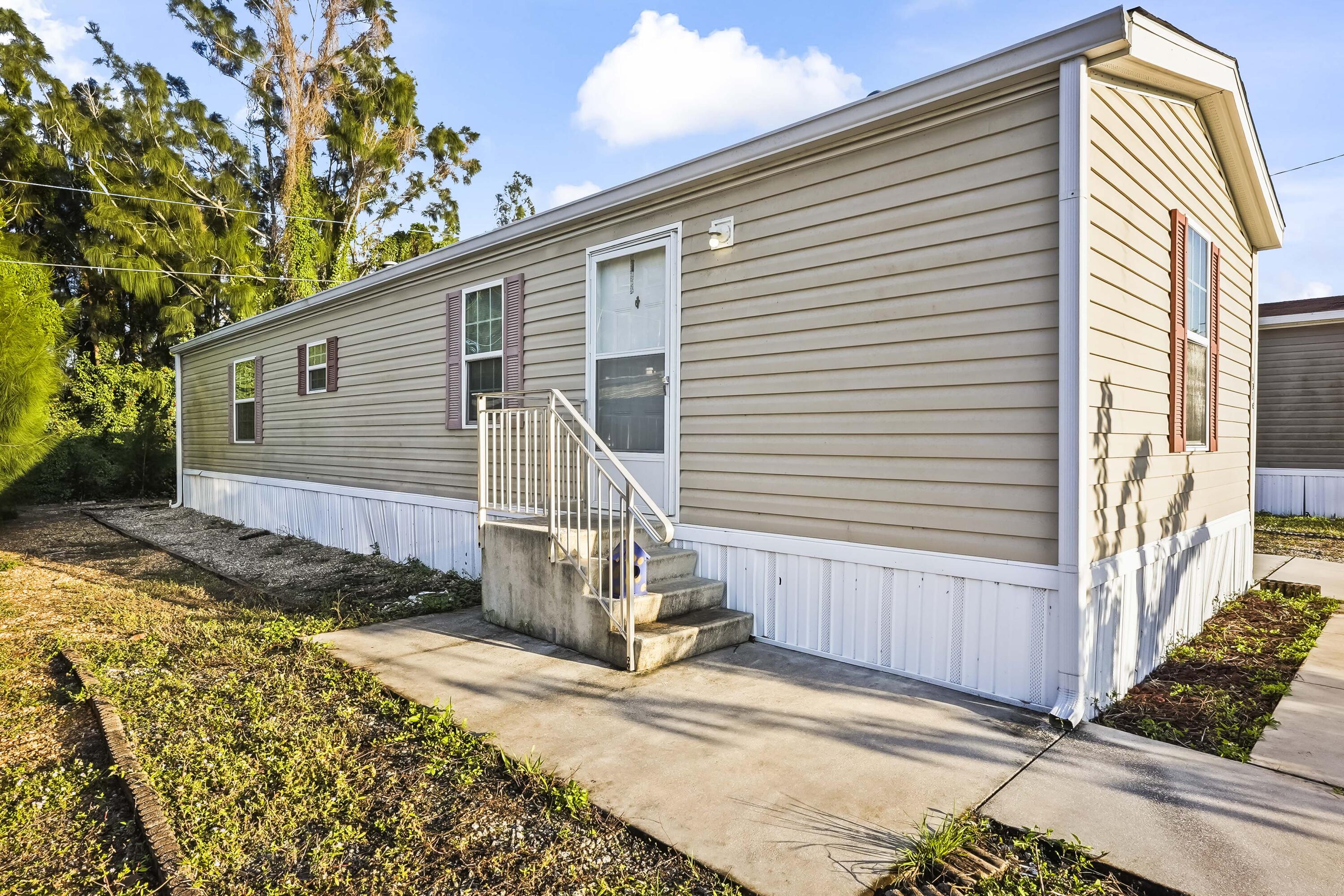 RIDGEWAY MOBILE HOME - Residential