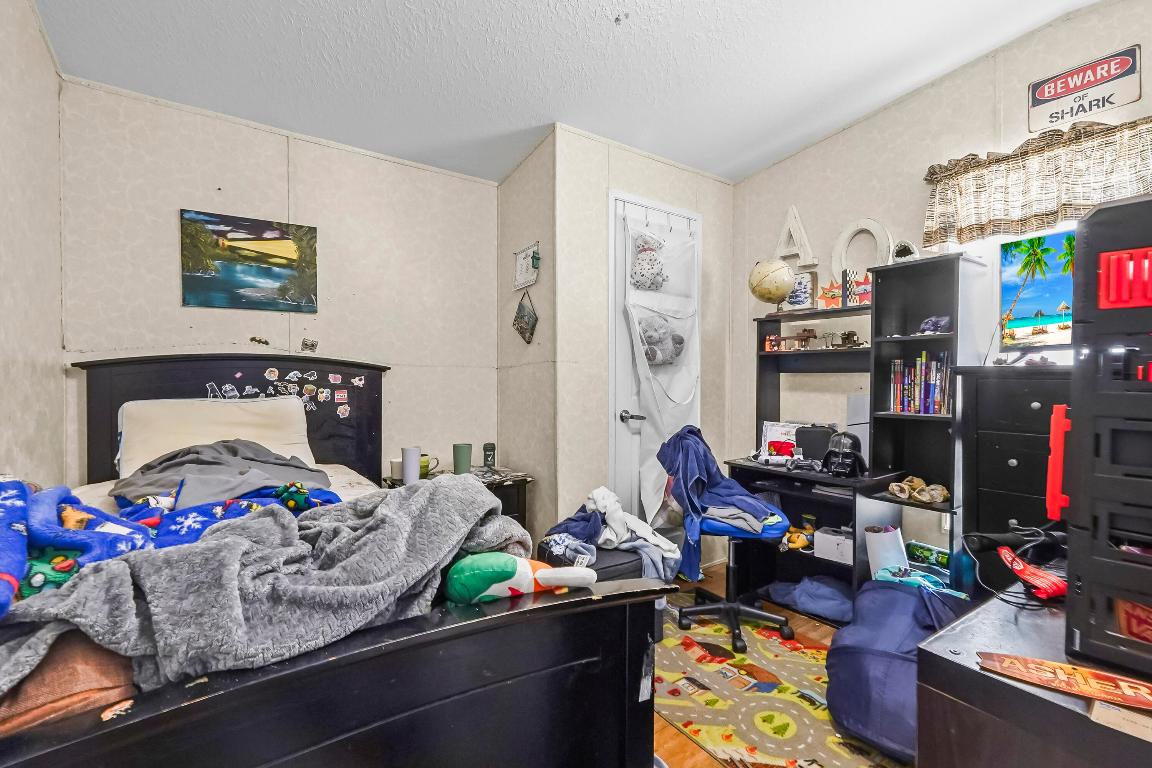 RIDGEWAY MOBILE HOME - Residential