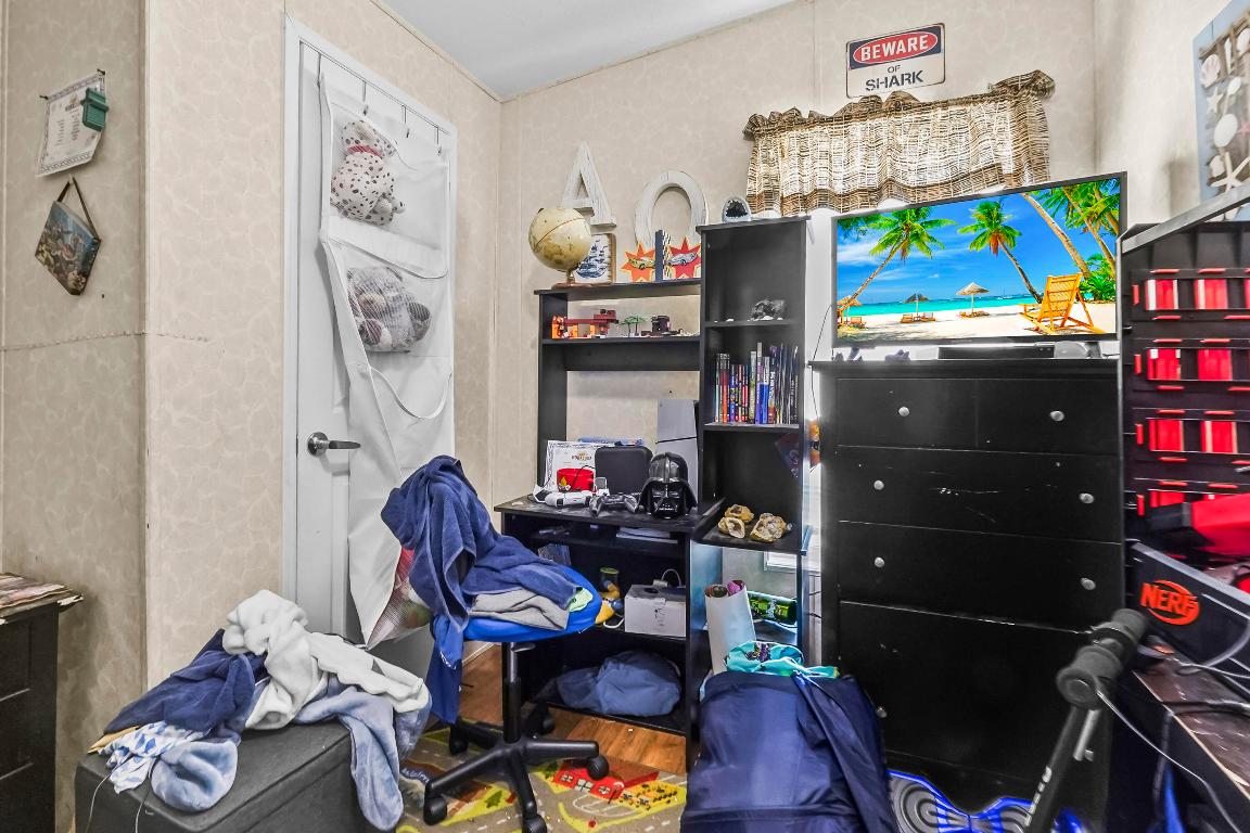 RIDGEWAY MOBILE HOME - Residential