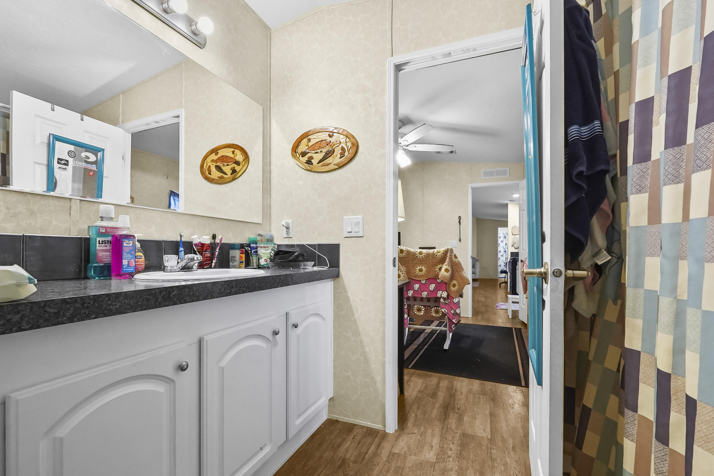RIDGEWAY MOBILE HOME - Residential