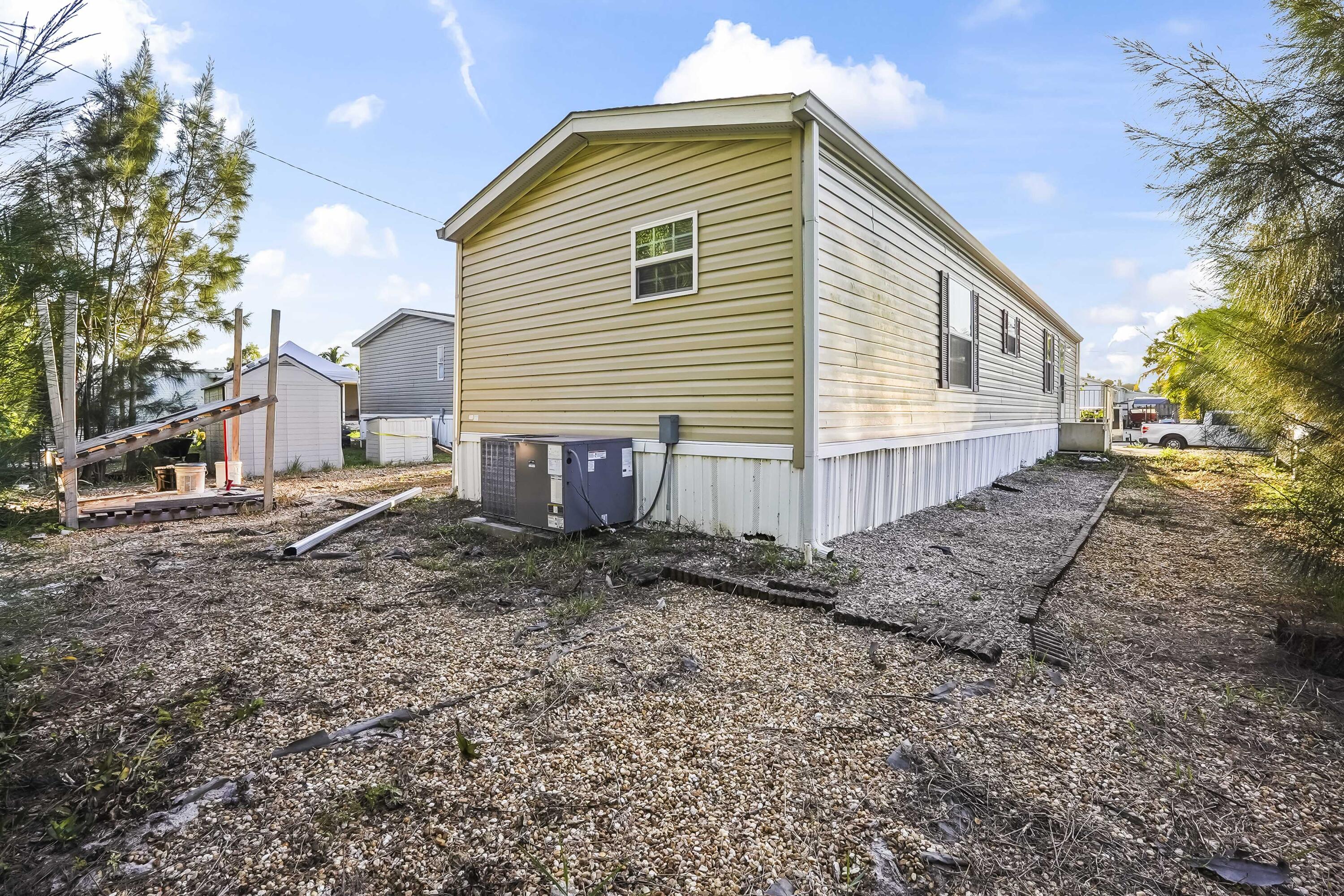 RIDGEWAY MOBILE HOME - Residential