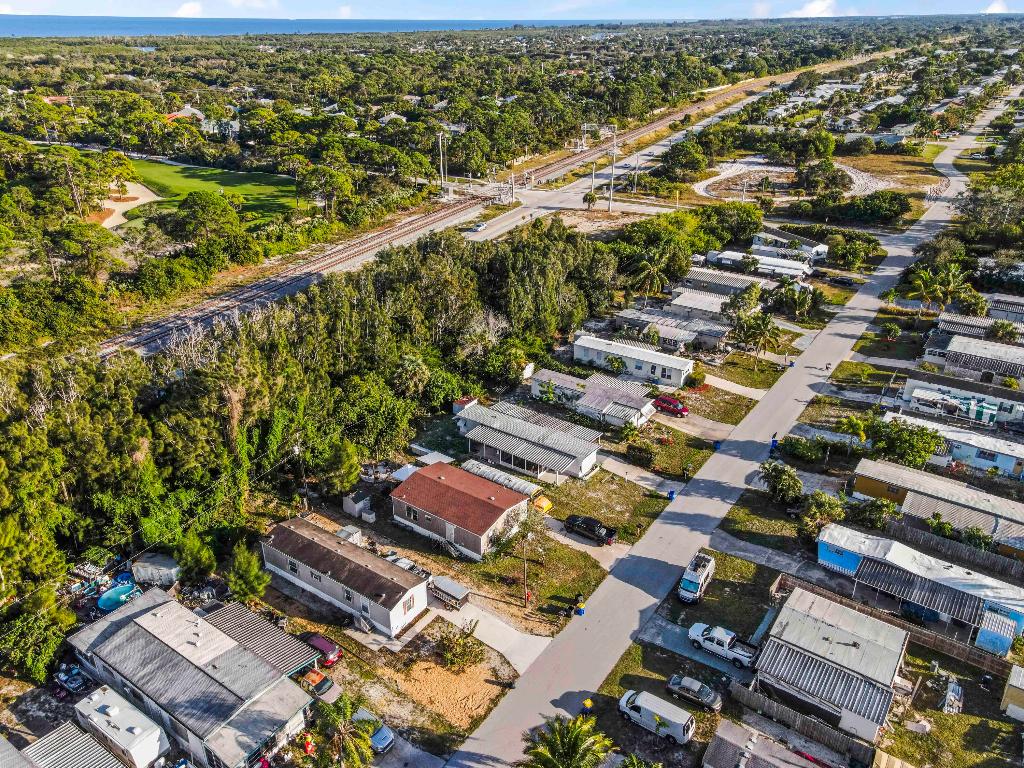 RIDGEWAY MOBILE HOME - Residential