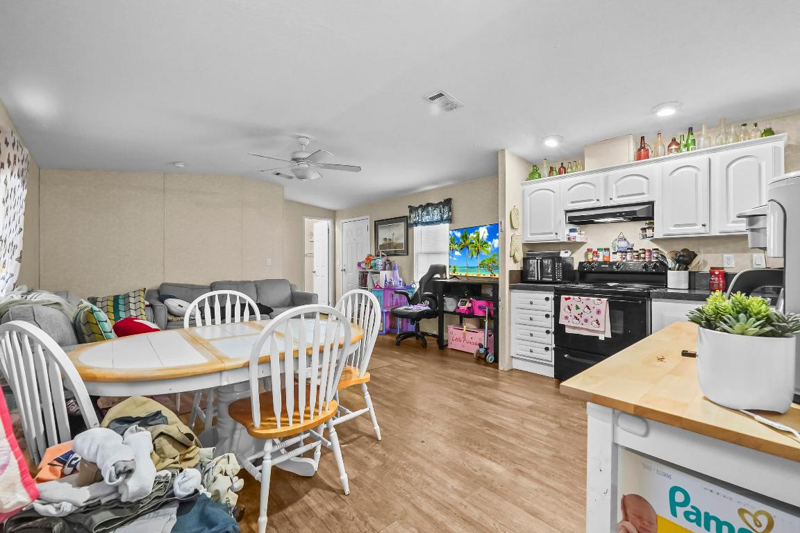 RIDGEWAY MOBILE HOME - Residential