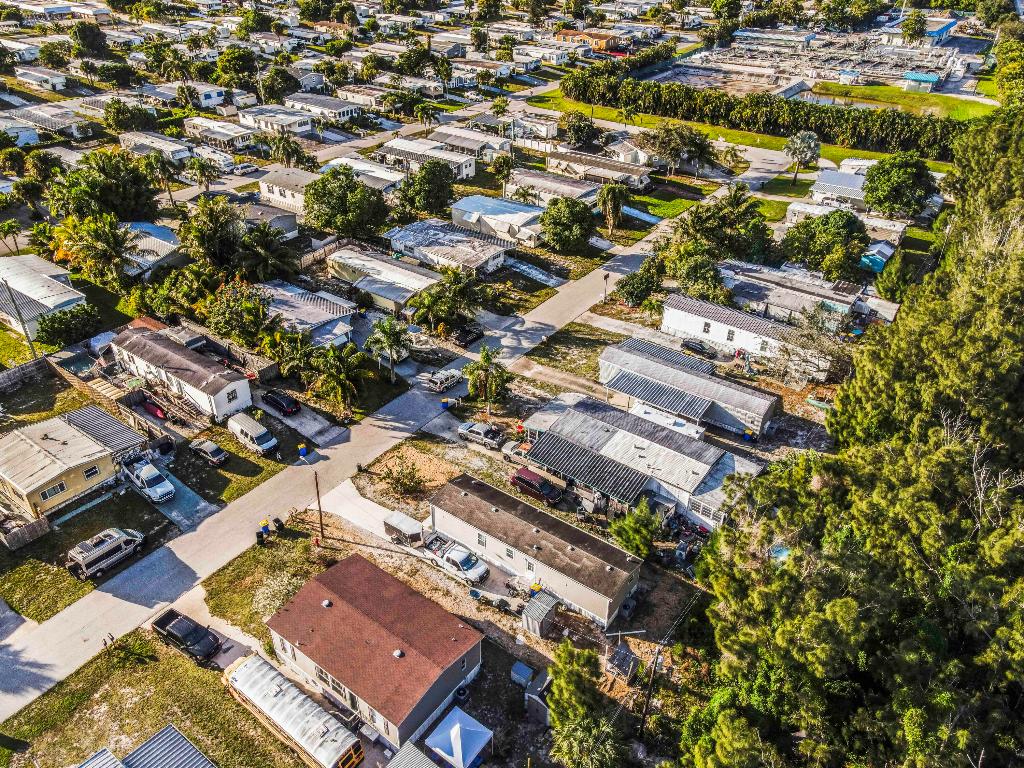 RIDGEWAY MOBILE HOME - Residential