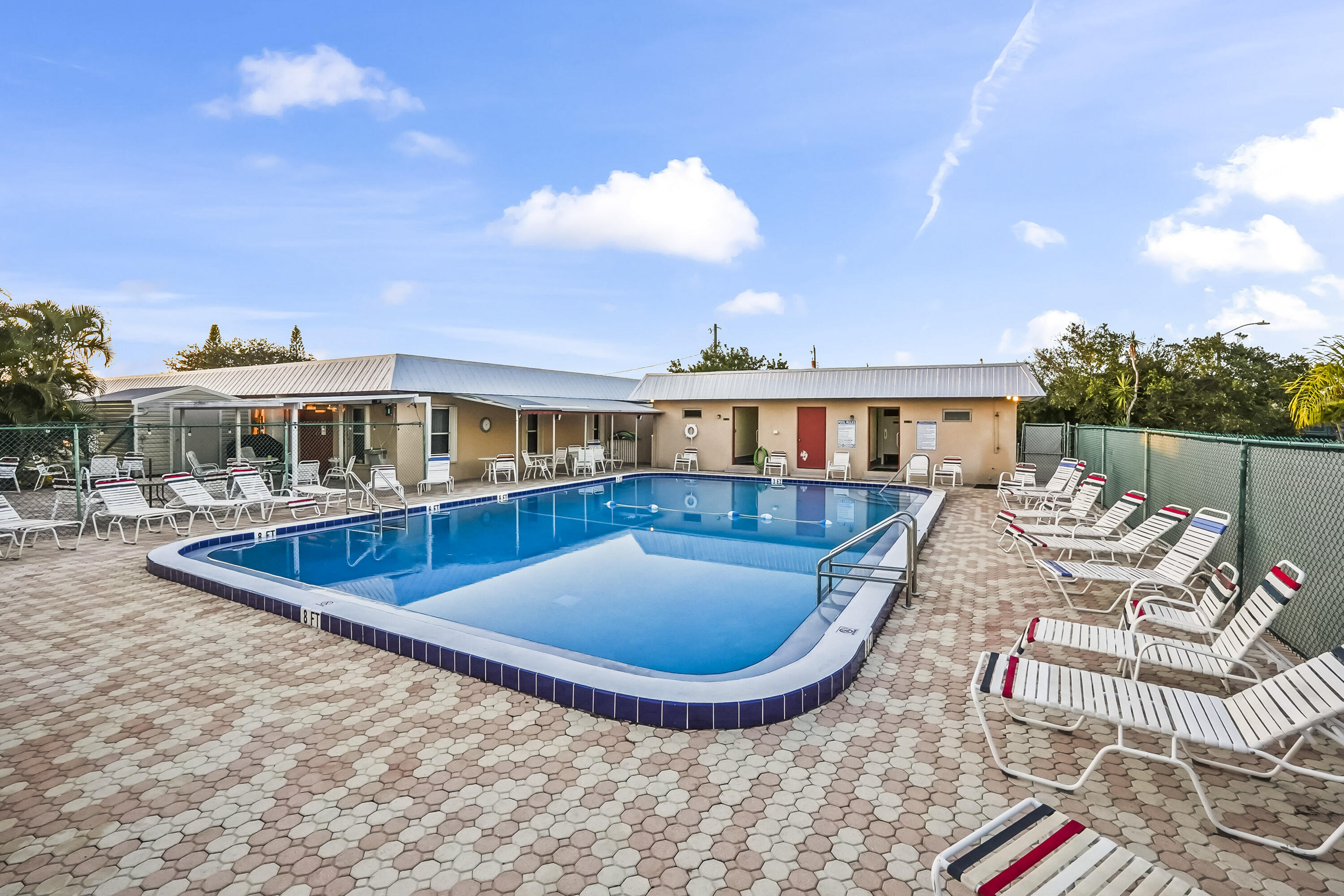 RIDGEWAY MOBILE HOME - Residential