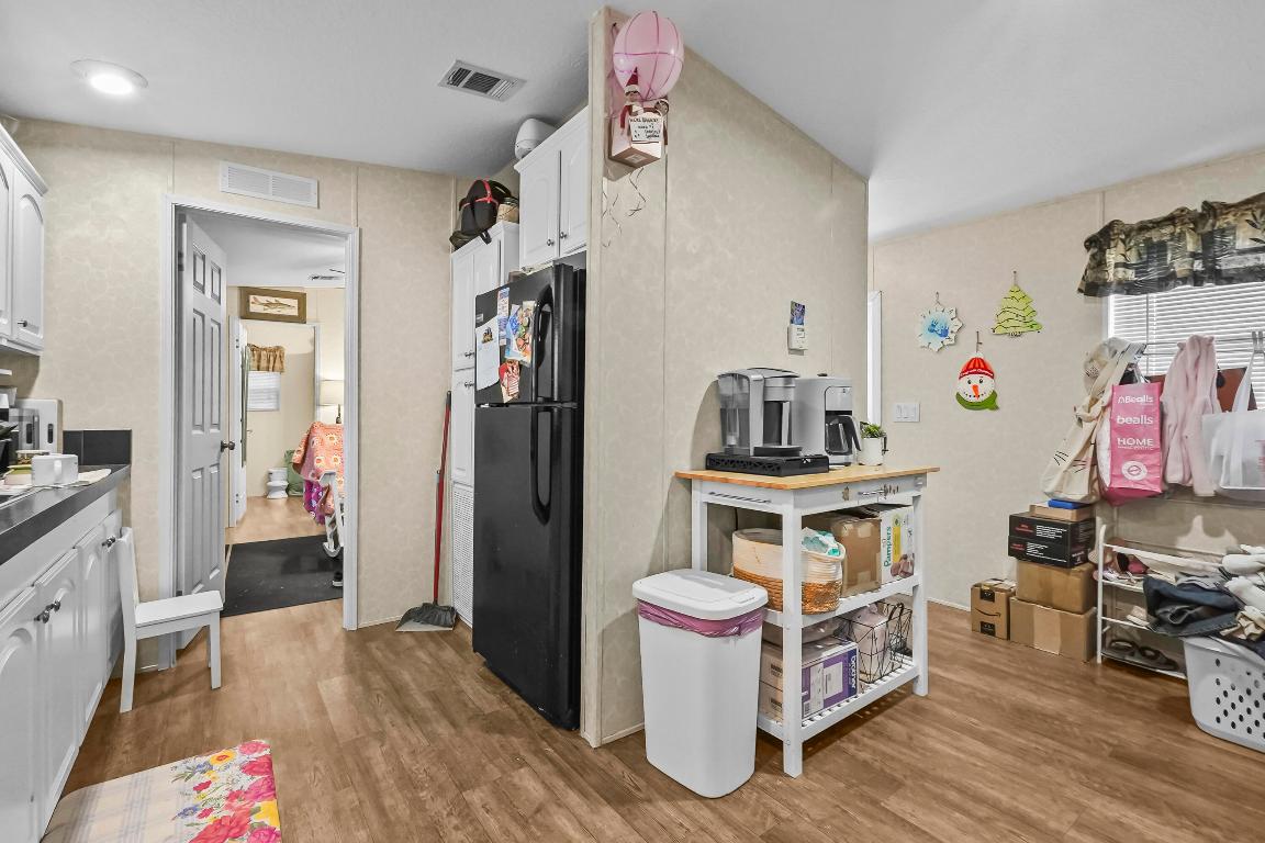 RIDGEWAY MOBILE HOME - Residential