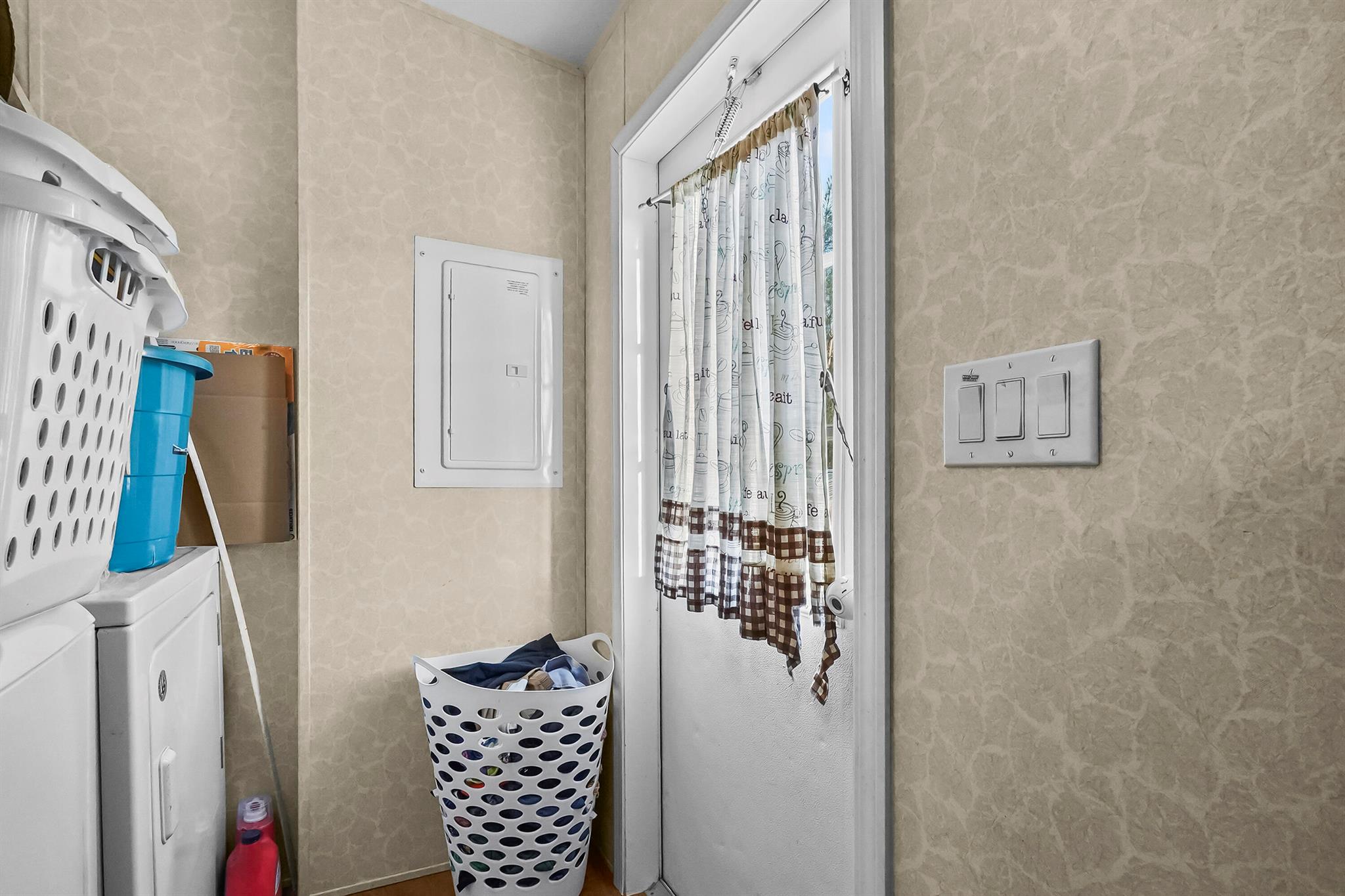 RIDGEWAY MOBILE HOME - Residential