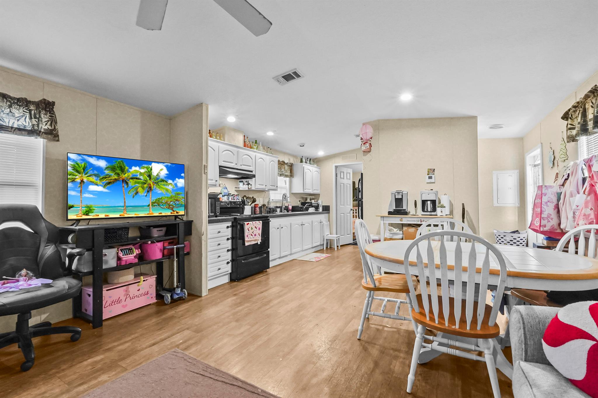 RIDGEWAY MOBILE HOME - Residential