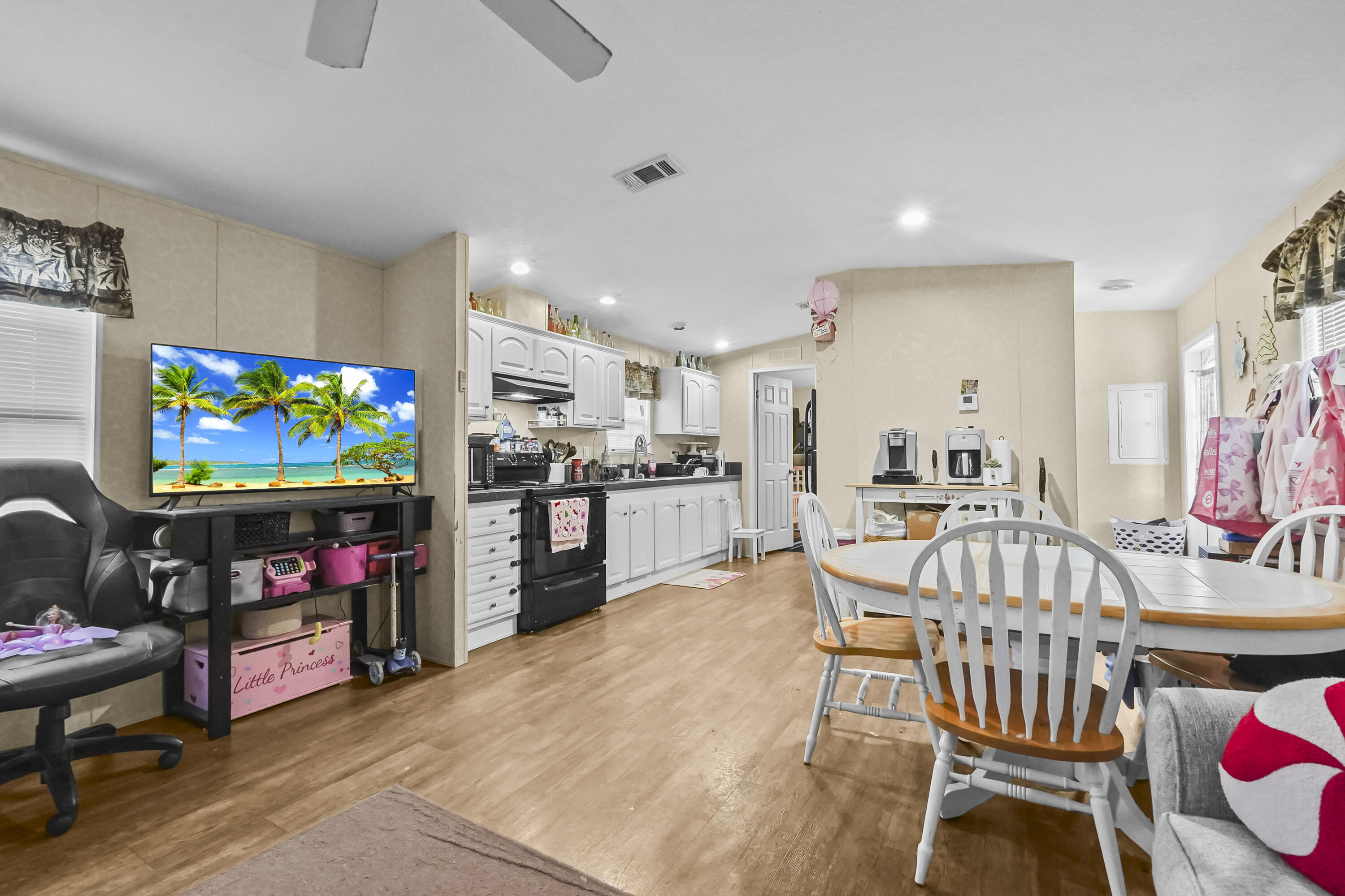 RIDGEWAY MOBILE HOME - Residential