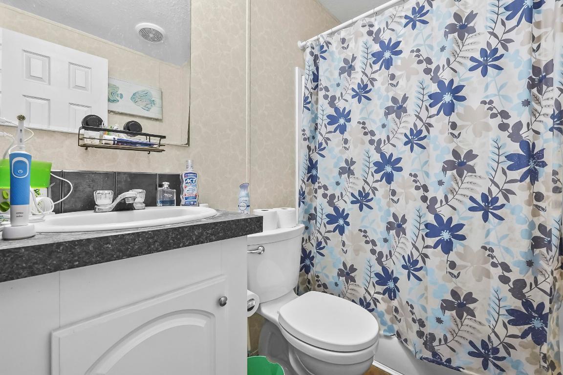 RIDGEWAY MOBILE HOME - Residential