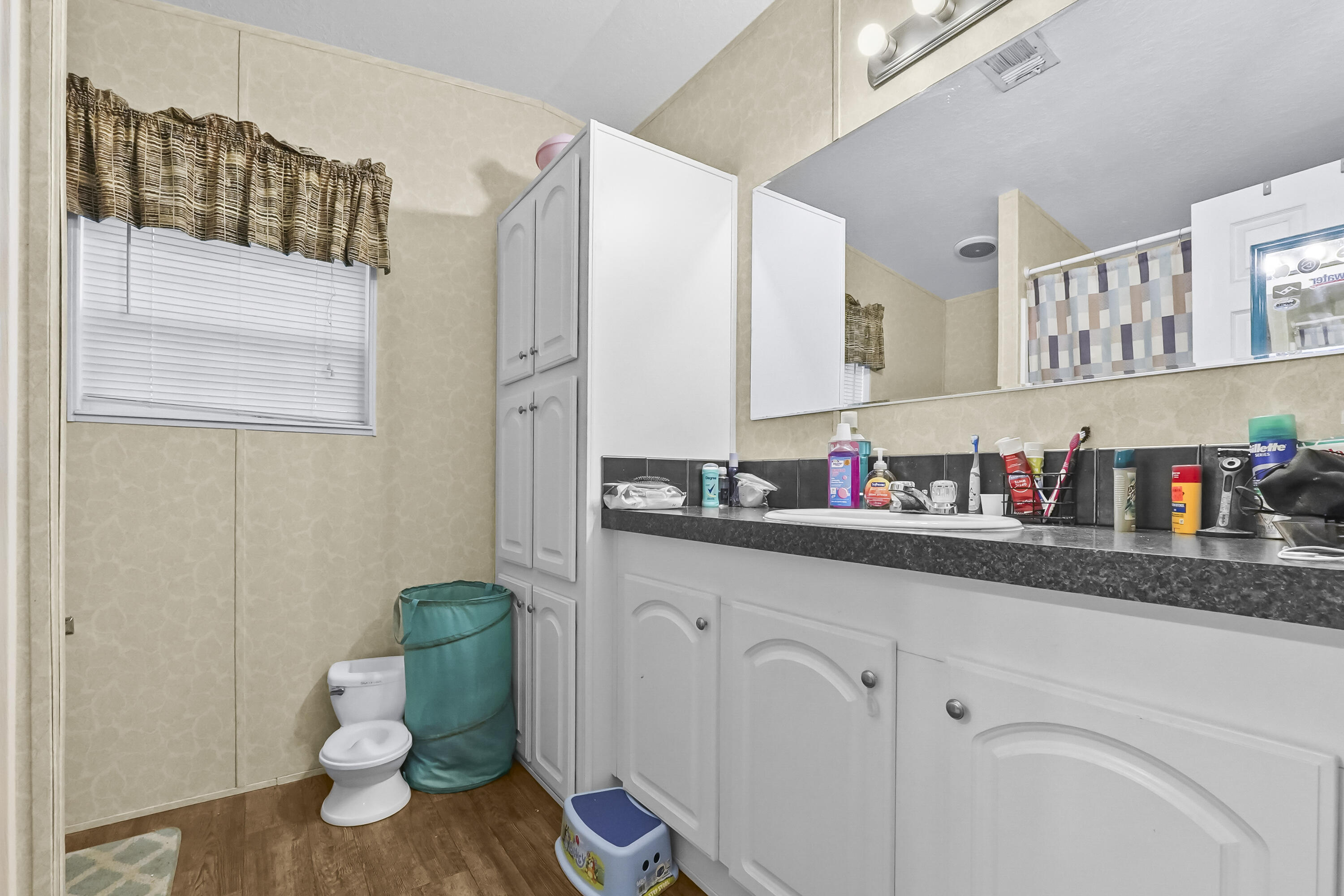 RIDGEWAY MOBILE HOME - Residential