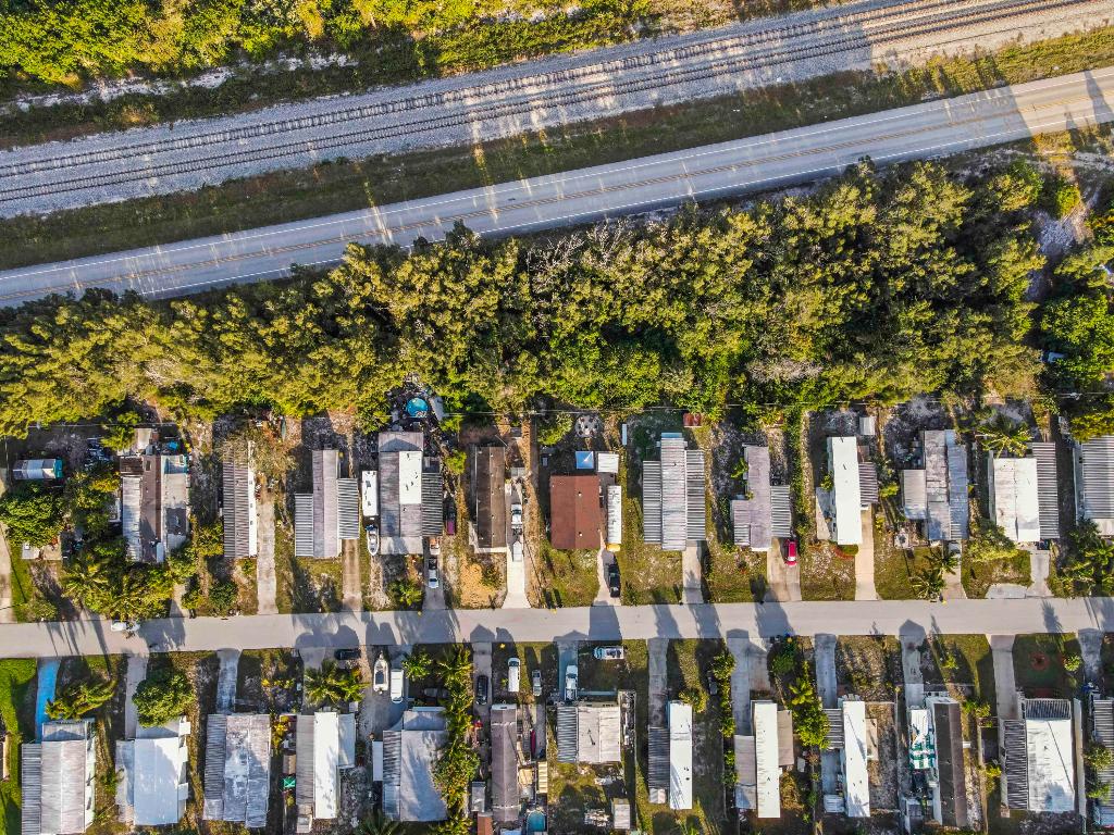 RIDGEWAY MOBILE HOME - Residential