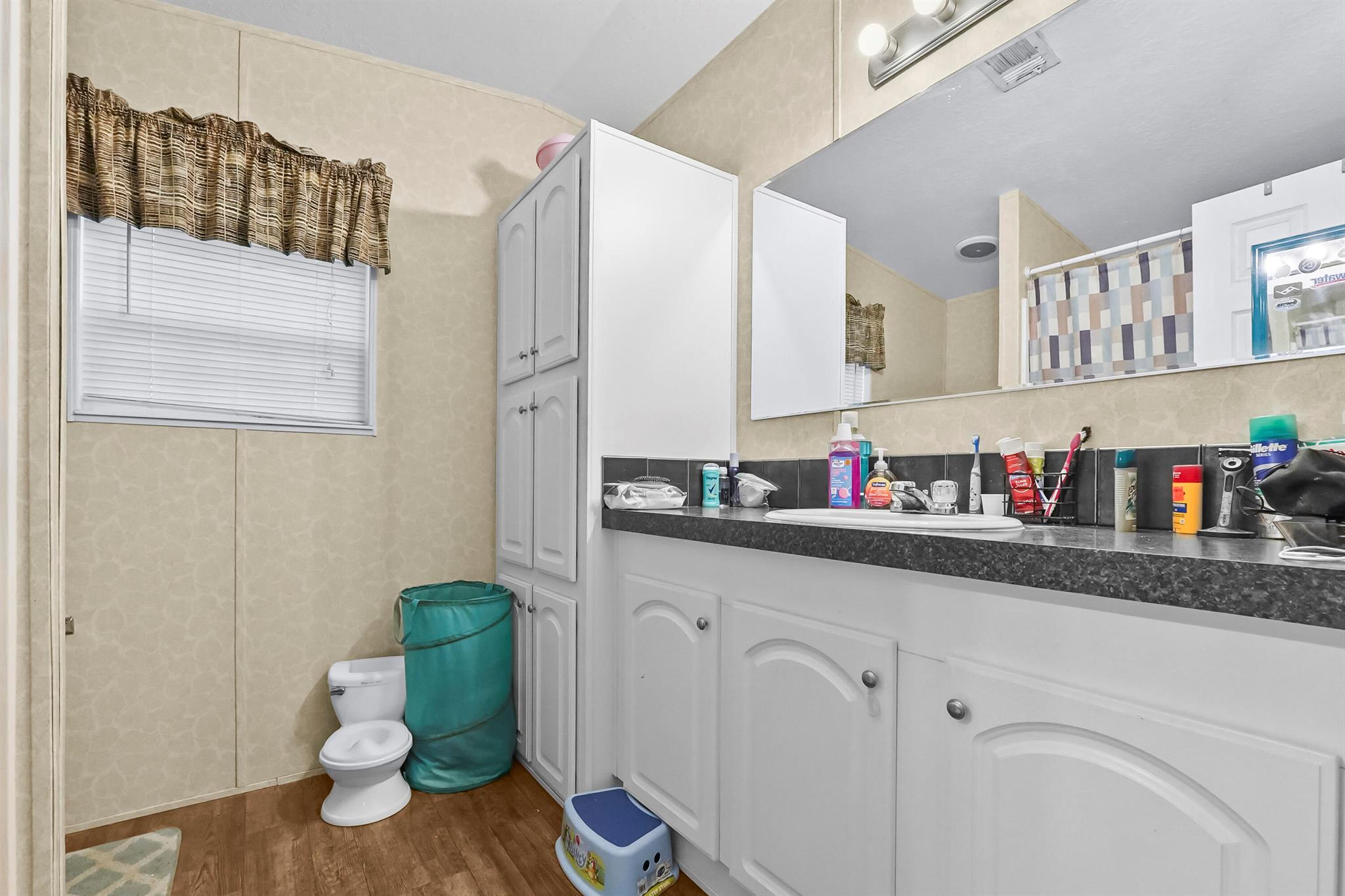 RIDGEWAY MOBILE HOME - Residential