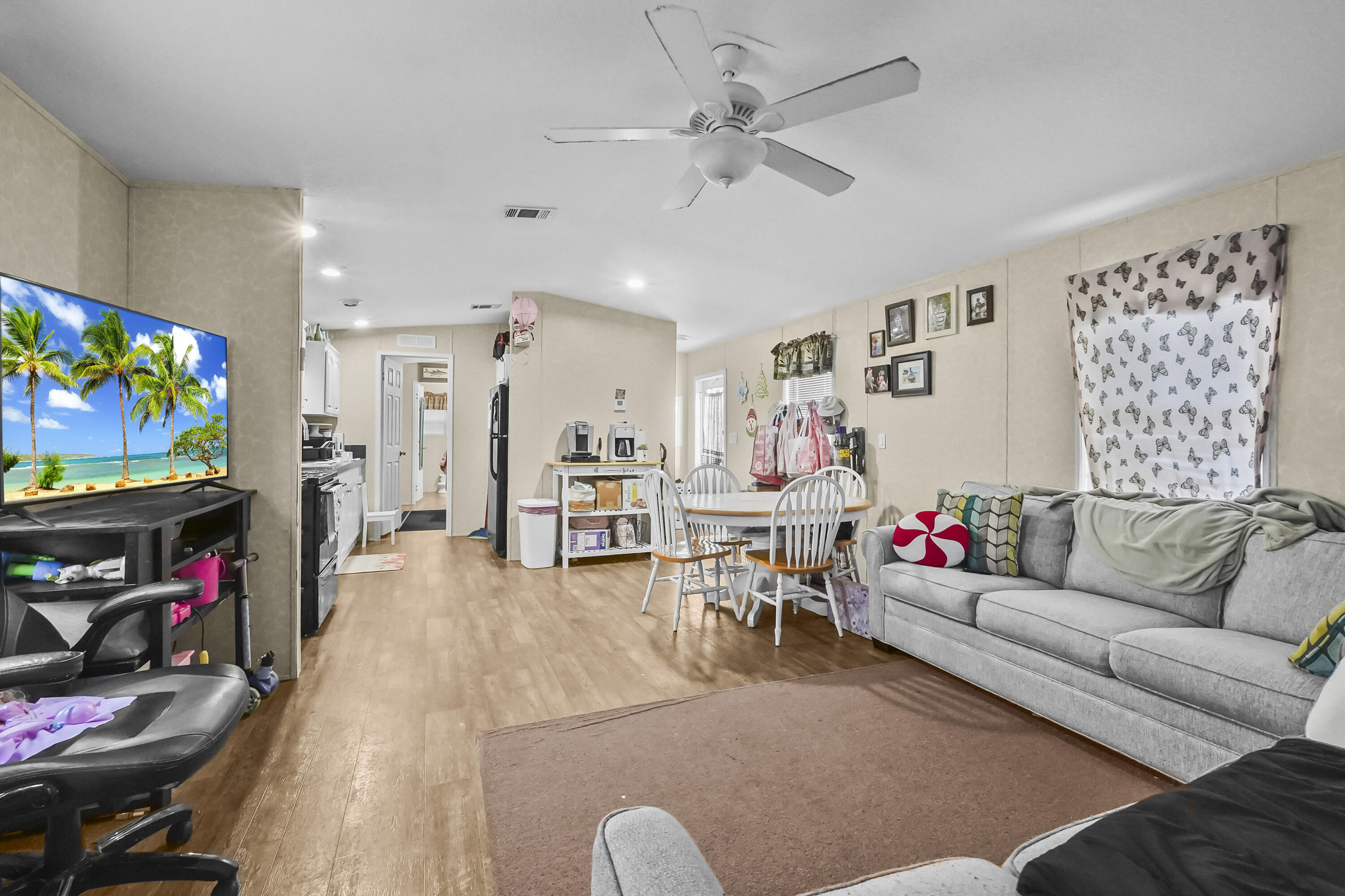 RIDGEWAY MOBILE HOME - Residential