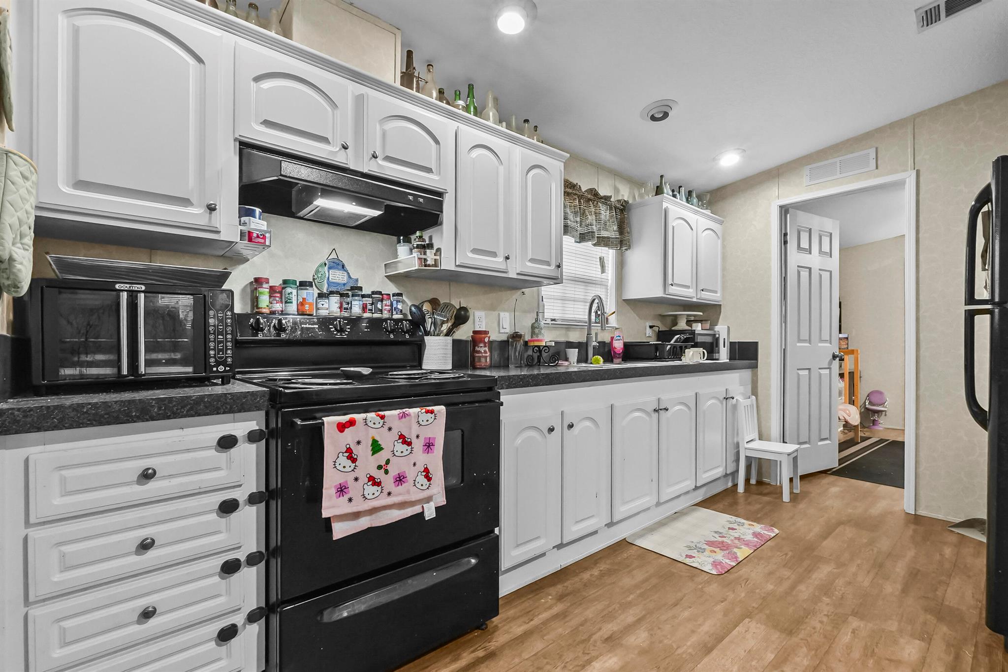 RIDGEWAY MOBILE HOME - Residential