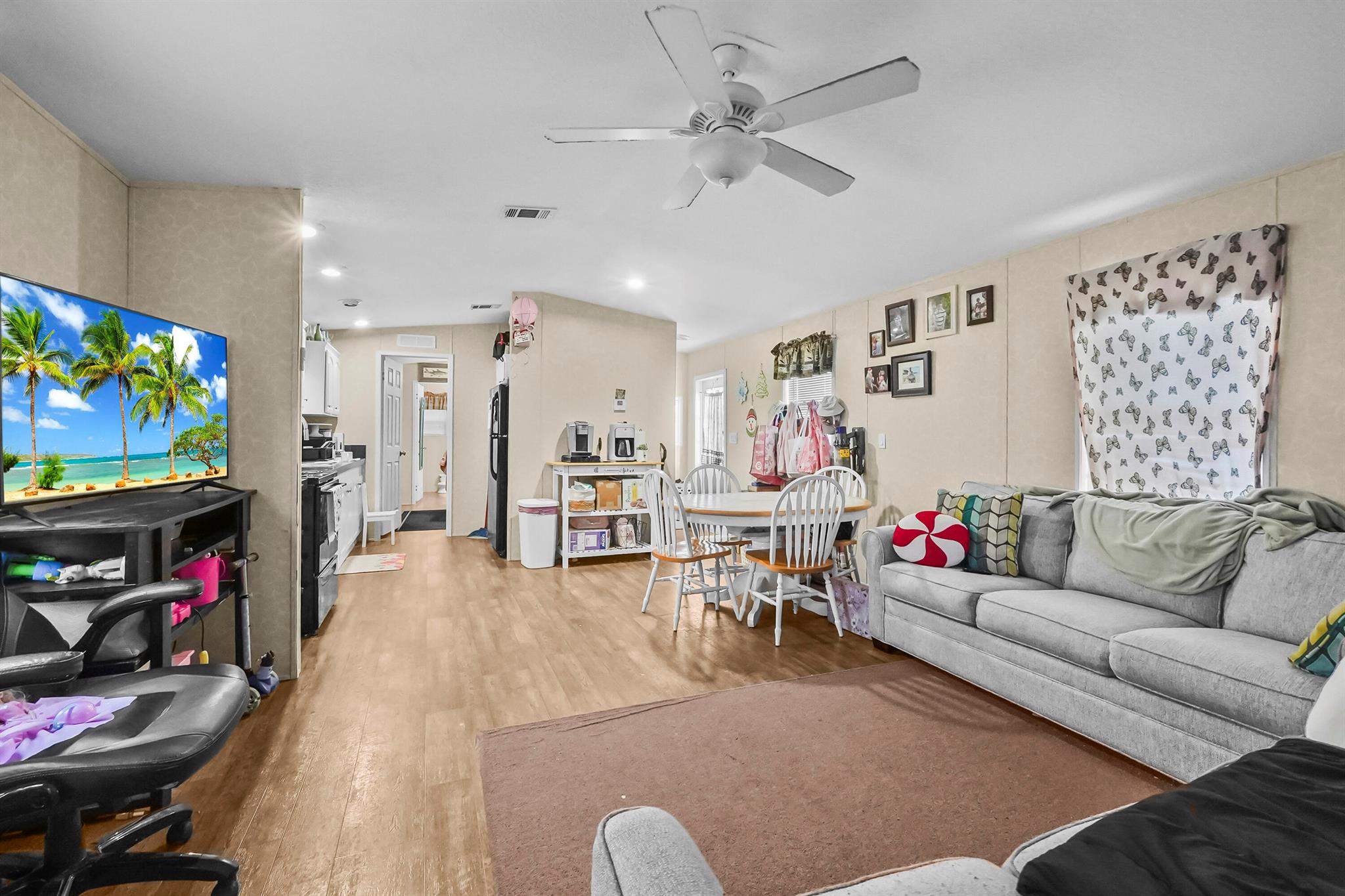 RIDGEWAY MOBILE HOME - Residential