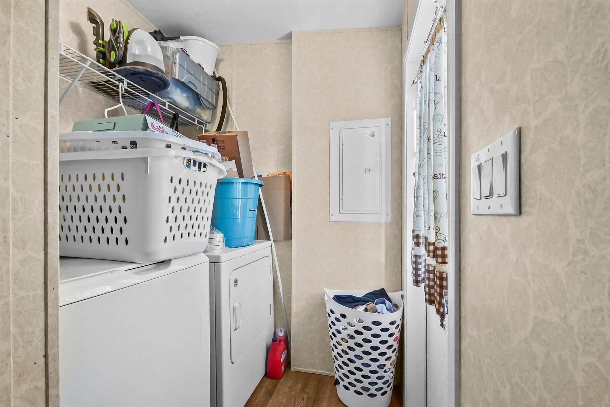 RIDGEWAY MOBILE HOME - Residential