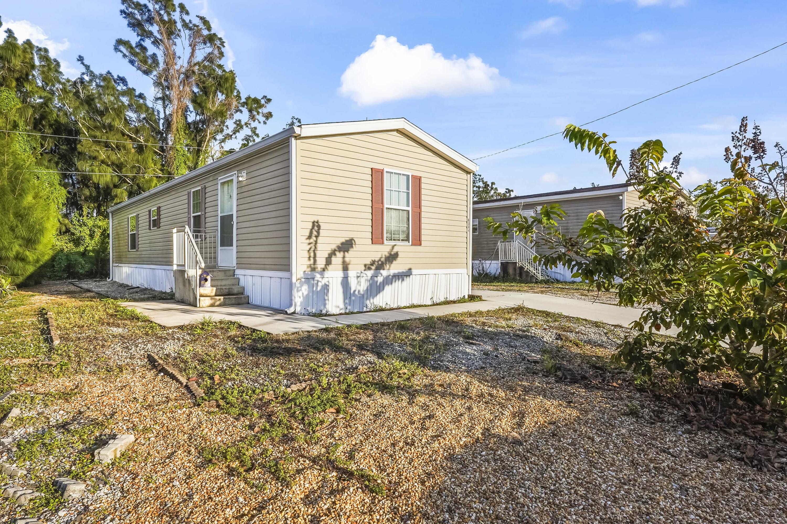 RIDGEWAY MOBILE HOME - Residential