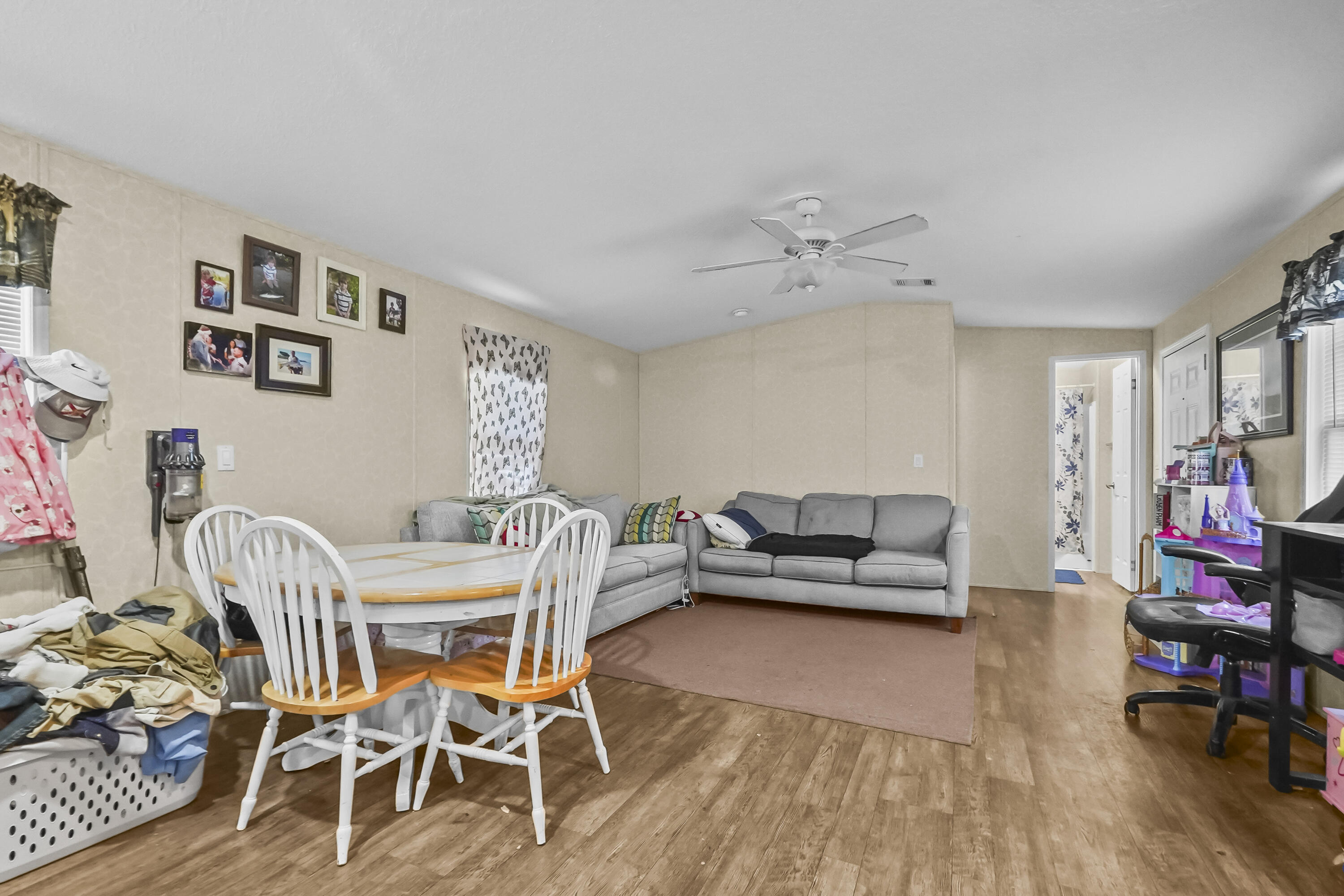 RIDGEWAY MOBILE HOME - Residential
