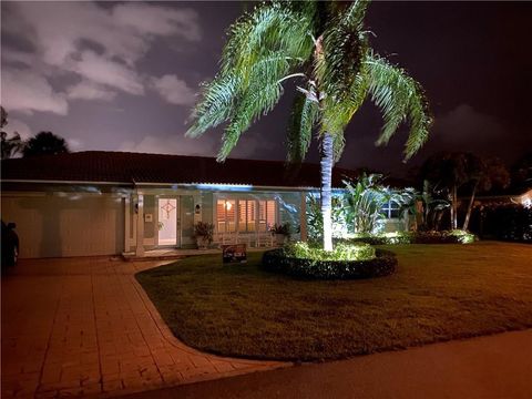 Single Family Residence in Boca Raton FL 711 Glouchester St St.jpg