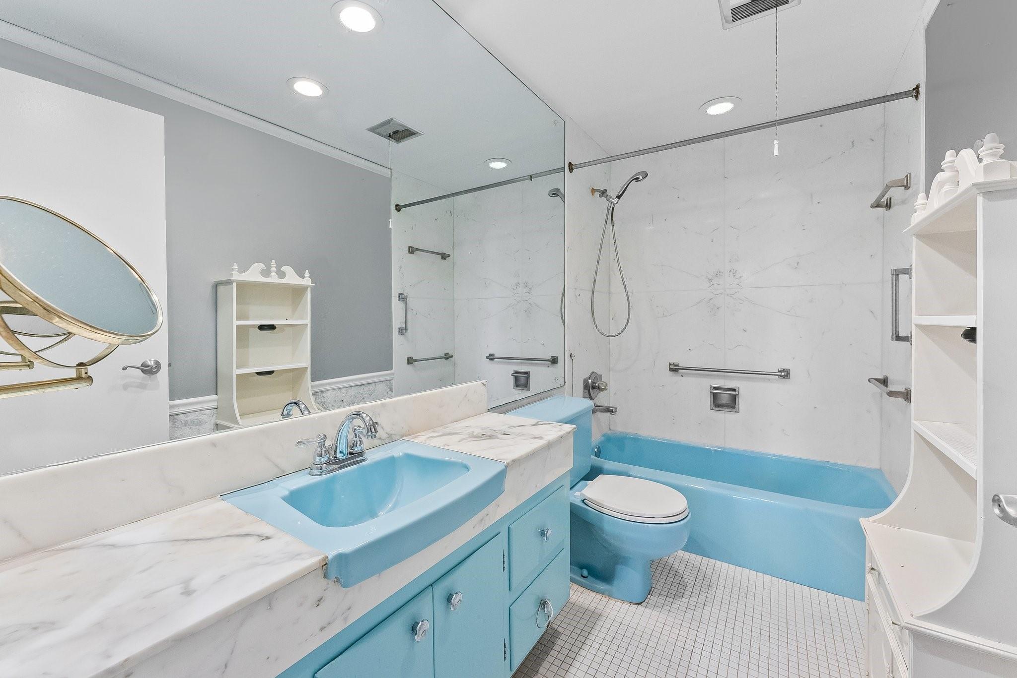 3333 NE 34th St 504