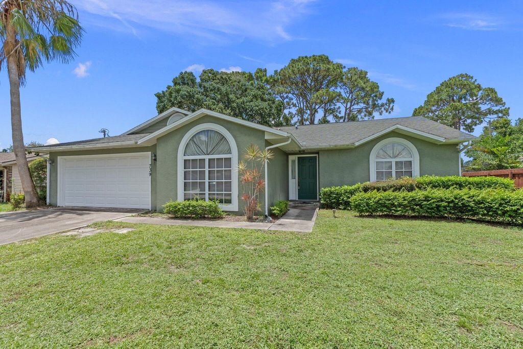 Photo of 739 SE Evergreen Terrace, Port Saint Lucie, FL 34983 (MLS # R11001515)