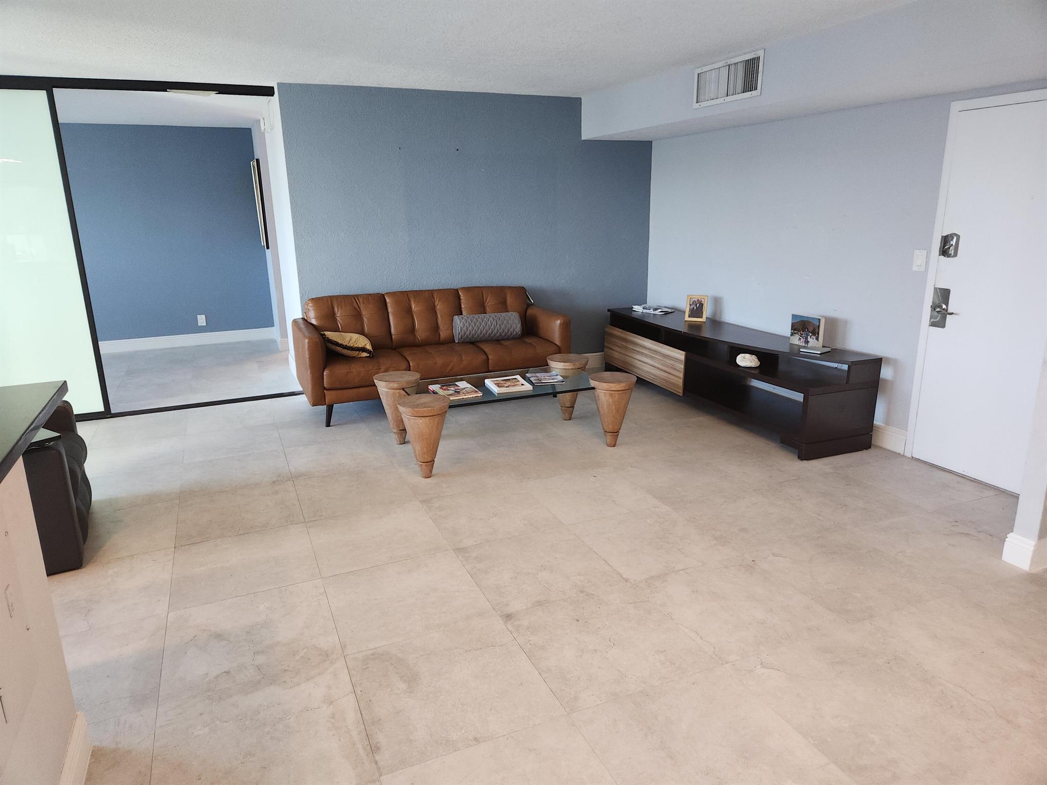 PORT DE MER - Residential Lease