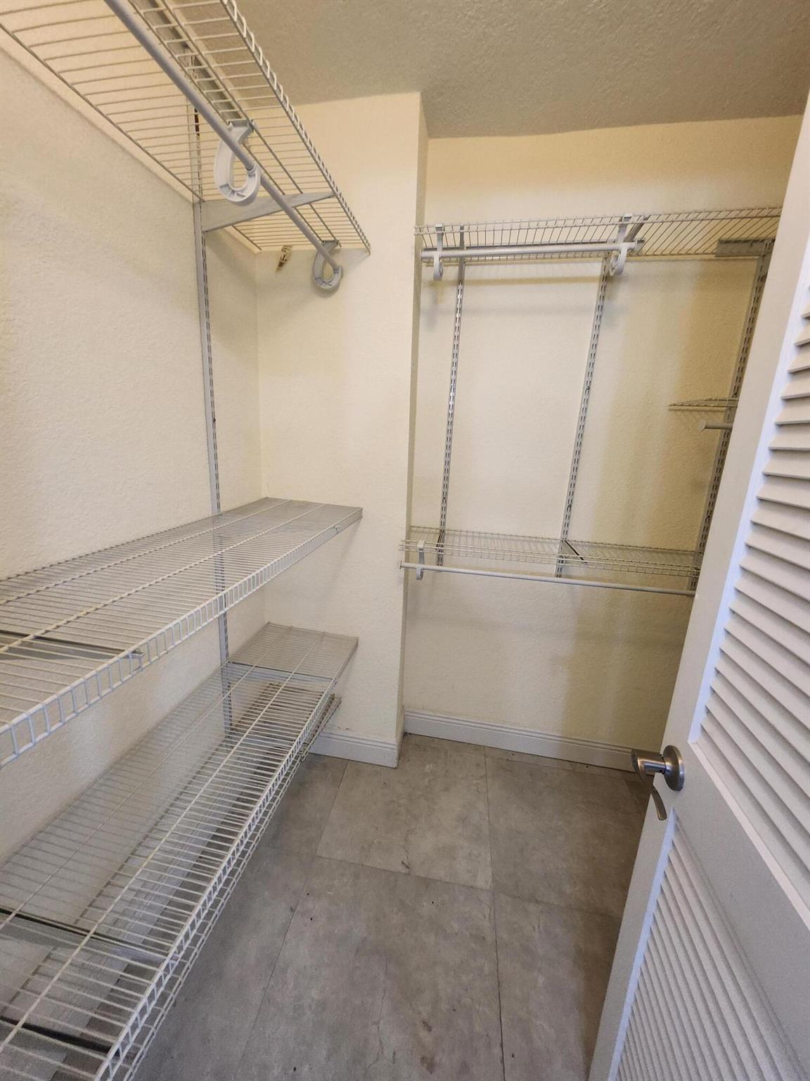 PORT DE MER - Residential Lease