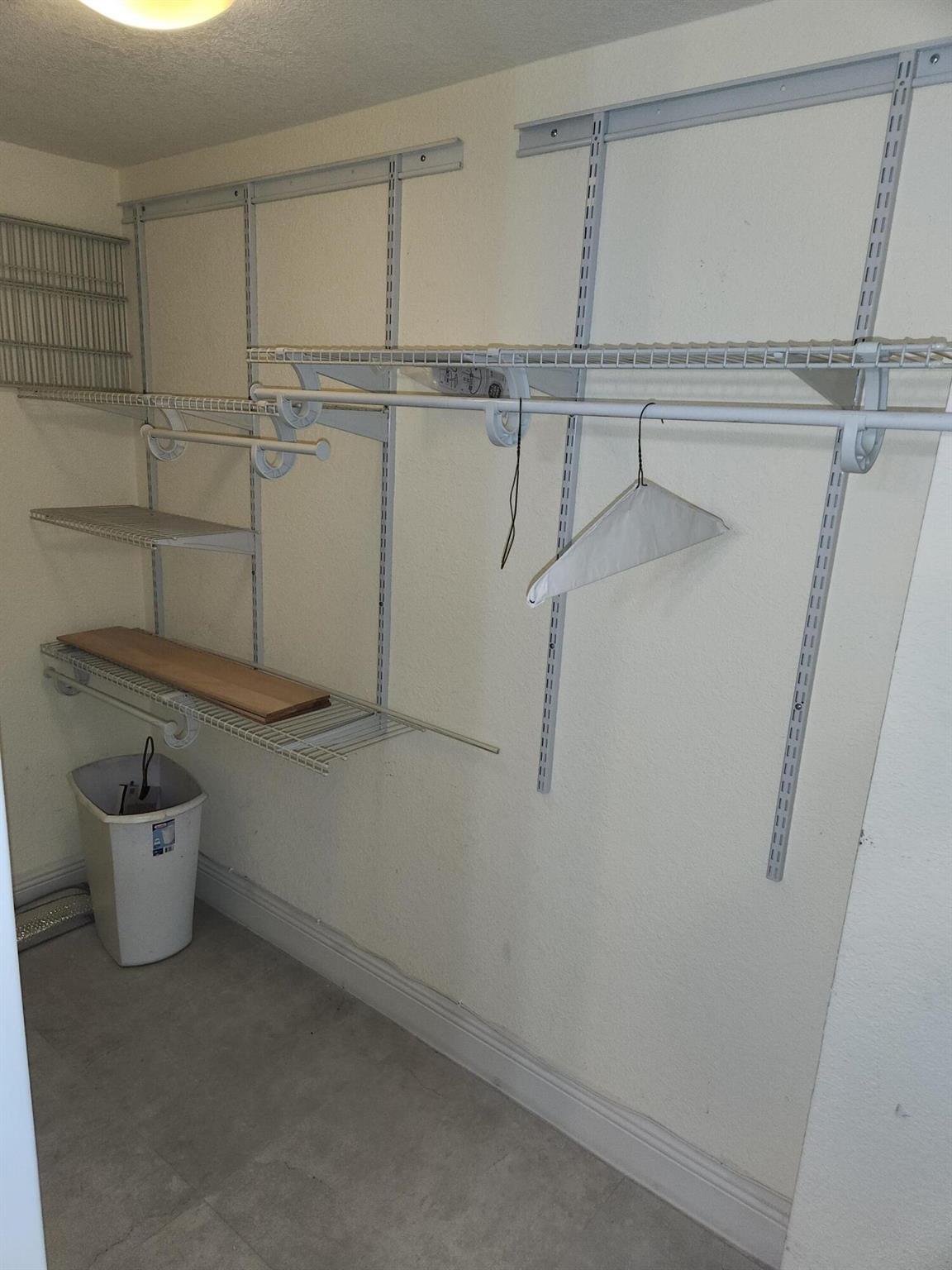 PORT DE MER - Residential Lease