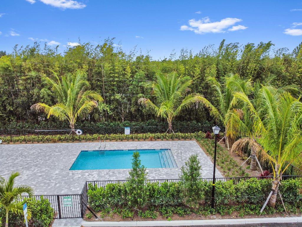 SYMPHONY PLACE - Residential