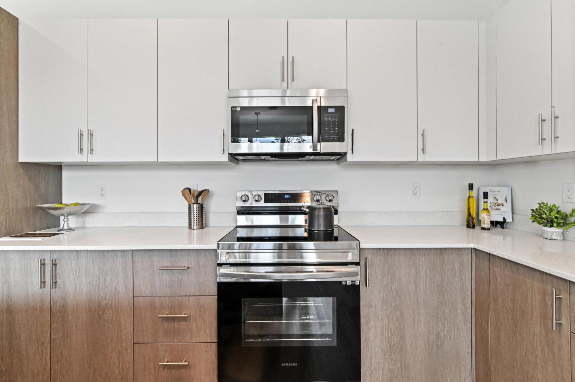 SYMPHONY PLACE - Residential