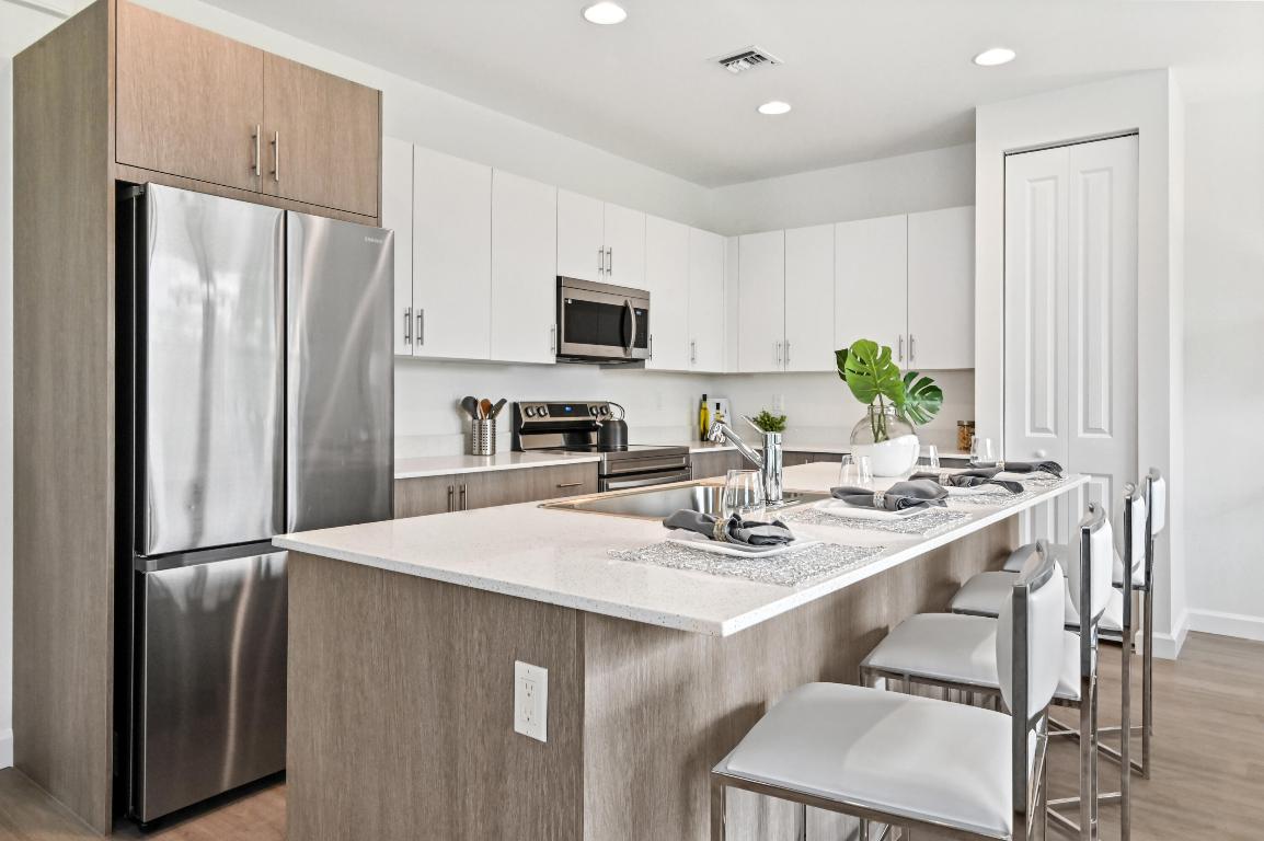 SYMPHONY PLACE - Residential