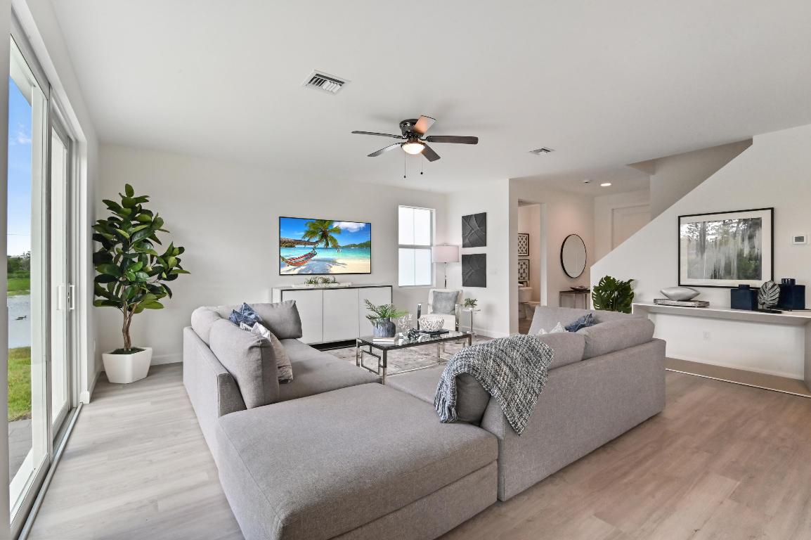 SYMPHONY PLACE - Residential