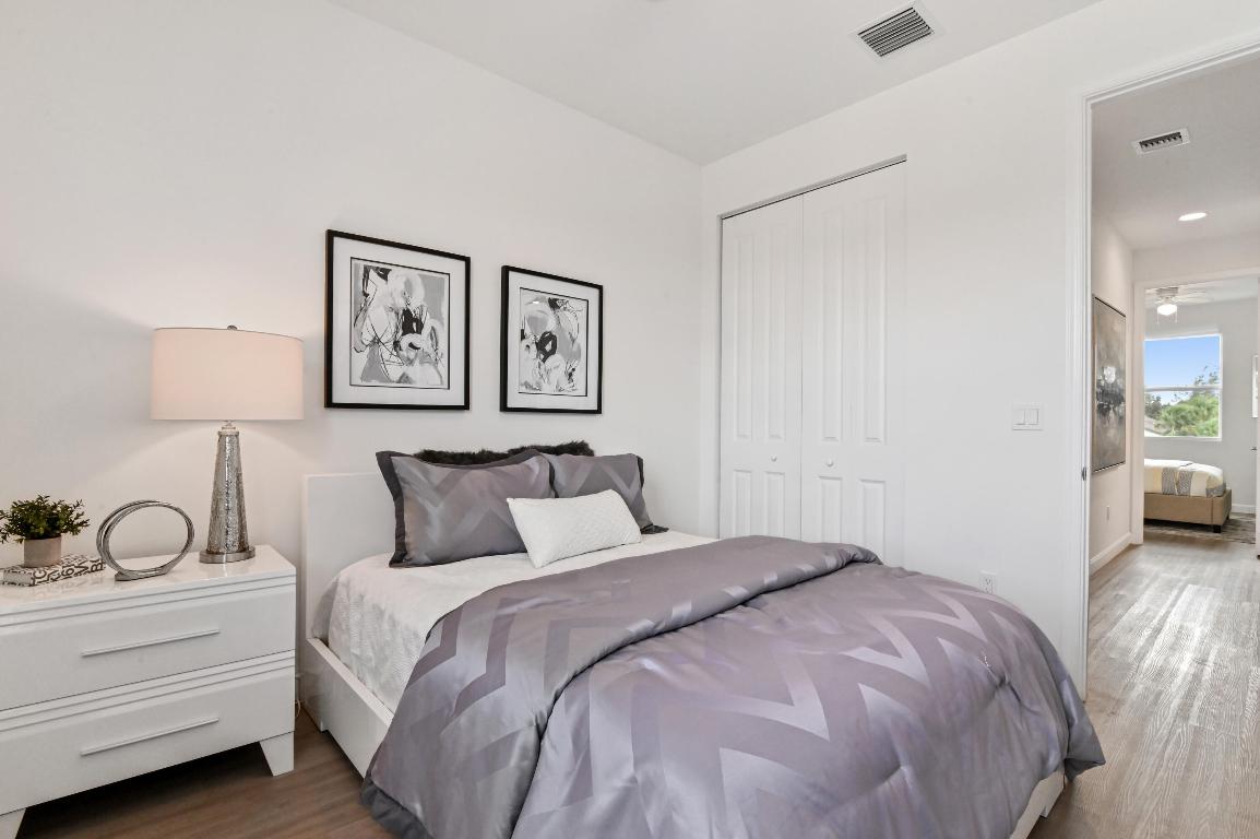 SYMPHONY PLACE - Residential