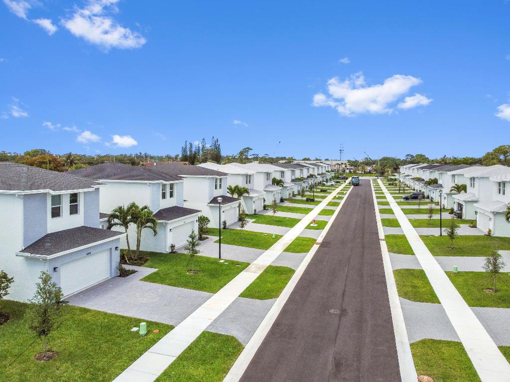 SYMPHONY PLACE - Residential