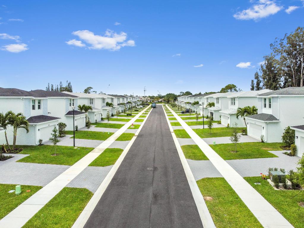 SYMPHONY PLACE - Residential